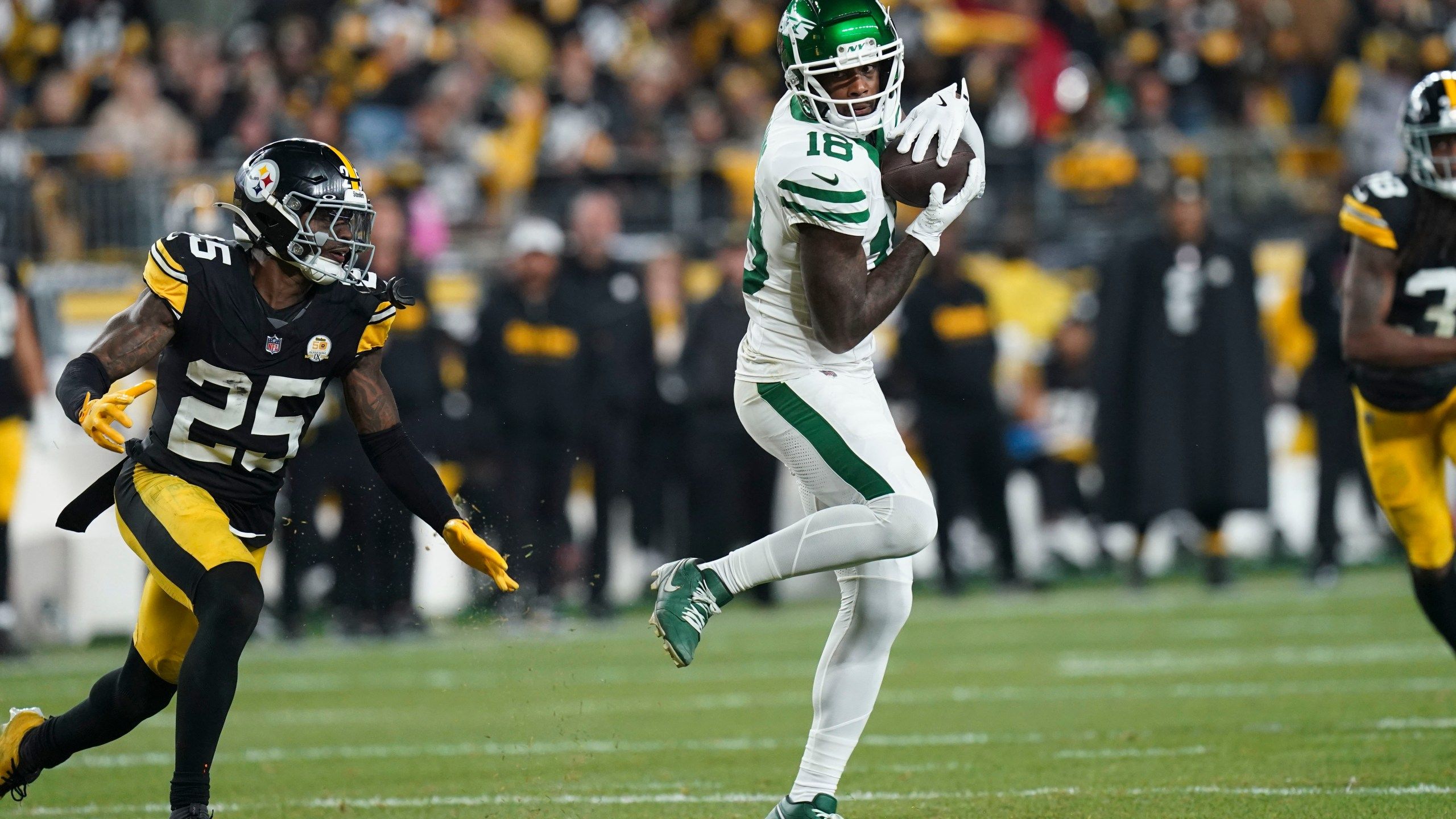2560x1440 NFL trade deadline: Commanders acquire Lattimore; Lions get Za'Darius Smith; Steelers add Williams