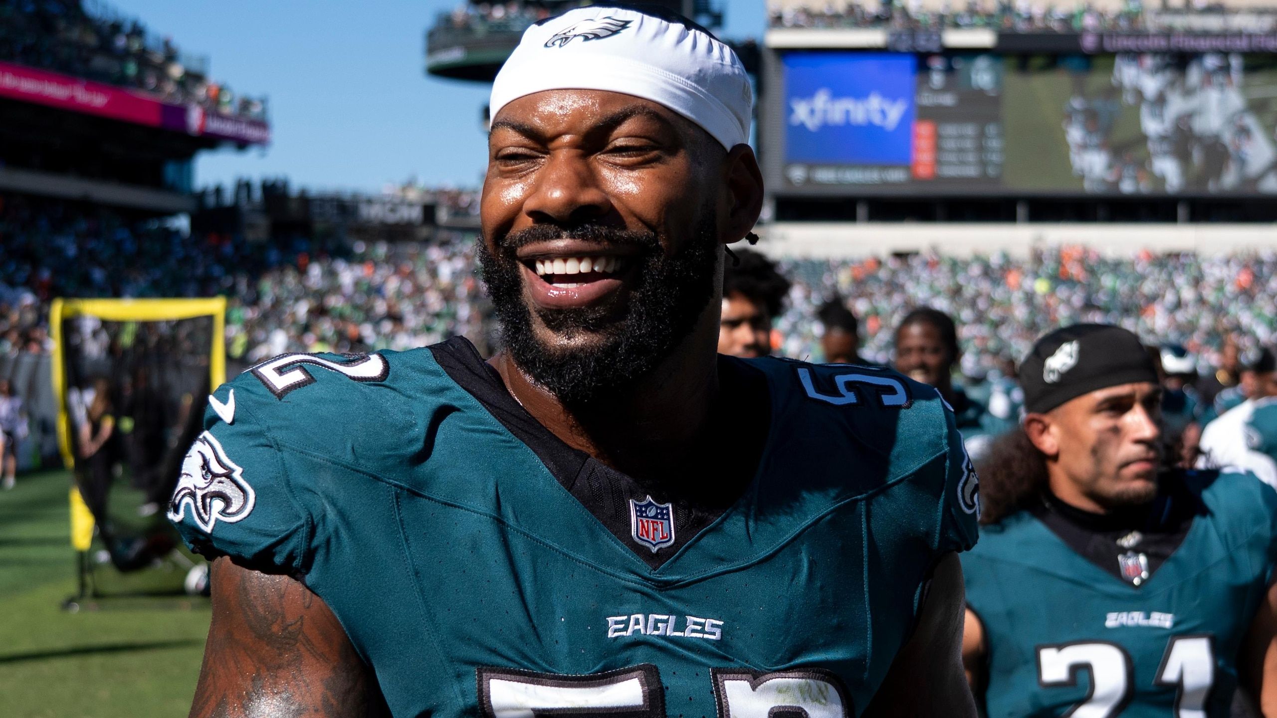 2560x1440 Eagles' Za'Darius Smith Retires from NFL After Loss to Giants and Shocks Fans