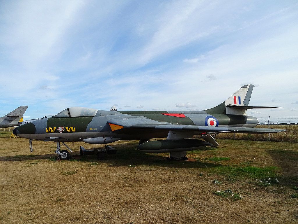 1024x768 XE683 (really E 409) Hawker Hunter F.51 Ex Royal Danish Ai