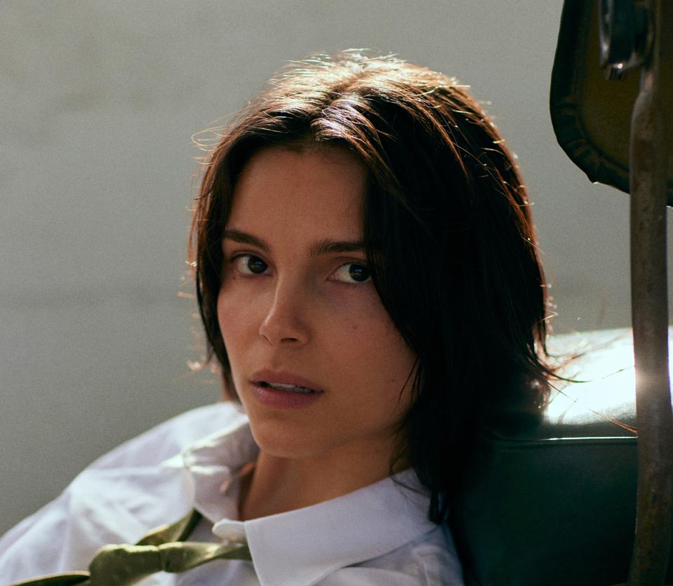 959x835 Why Does Nikki In 'Obsession' Look So Familiar?