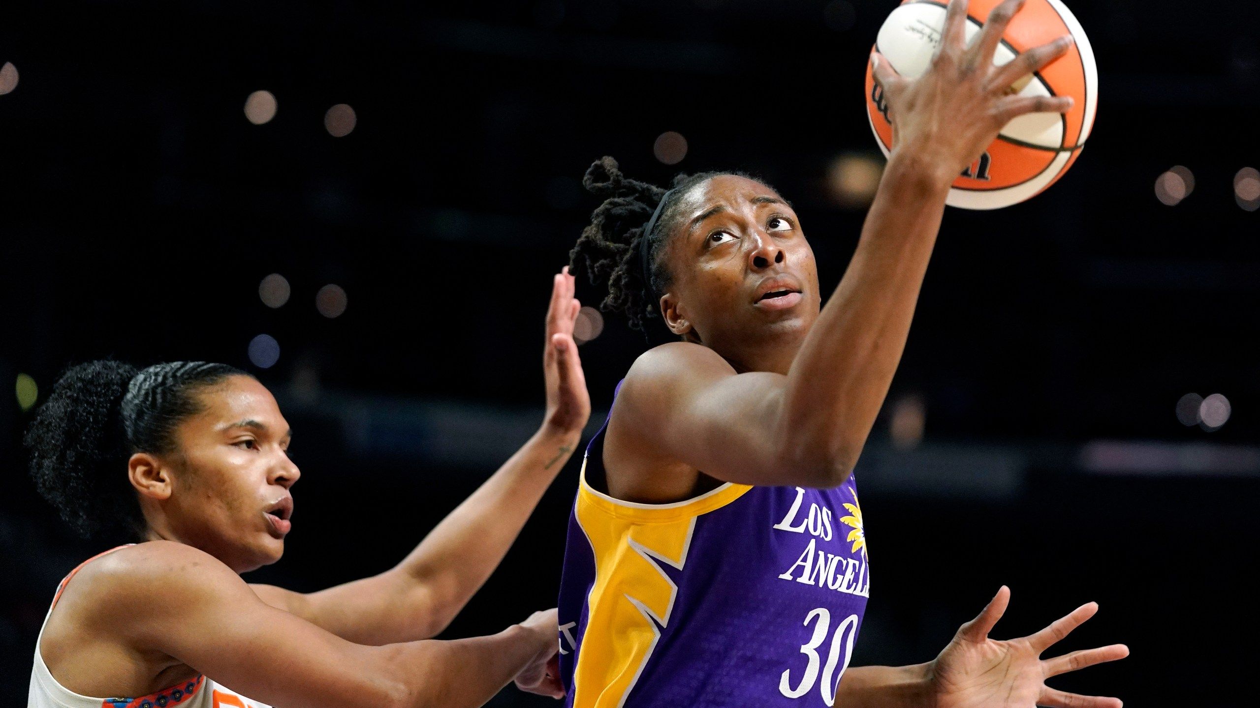 2560x1440 Nneka Ogwumike Re Signs With Los Angeles Sparks