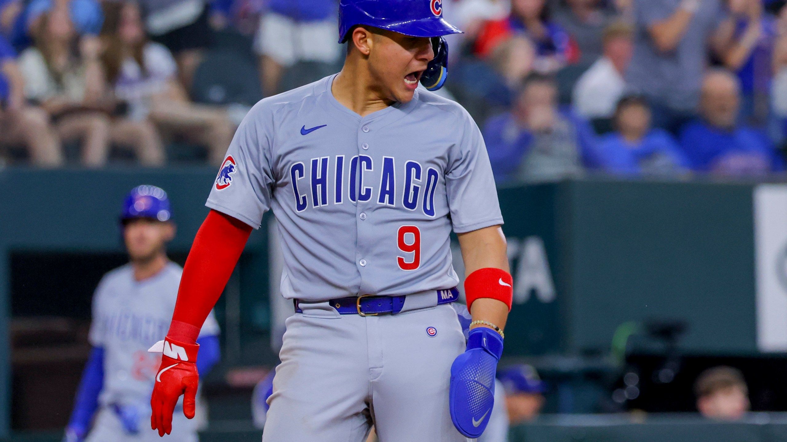 2560x1440 Ian Happ's 4 Hits, Bases Loaded Walk Lead Cubs Over Rangers 9 5