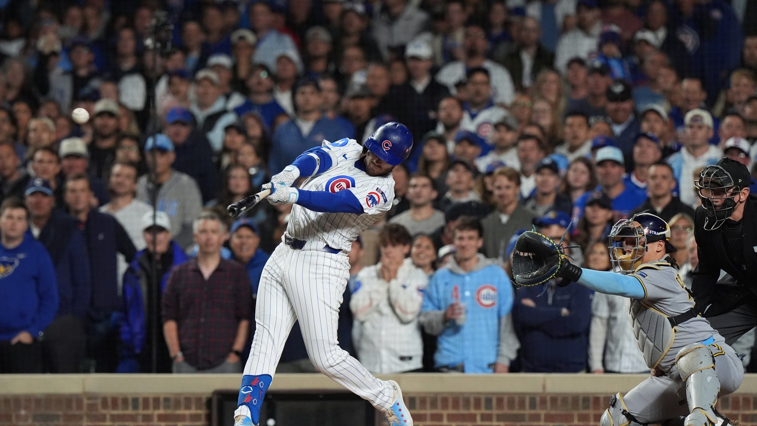 2560x1440 Ian Happ's homer sets the tone for the Cubs in a playoff victory against the Brewers