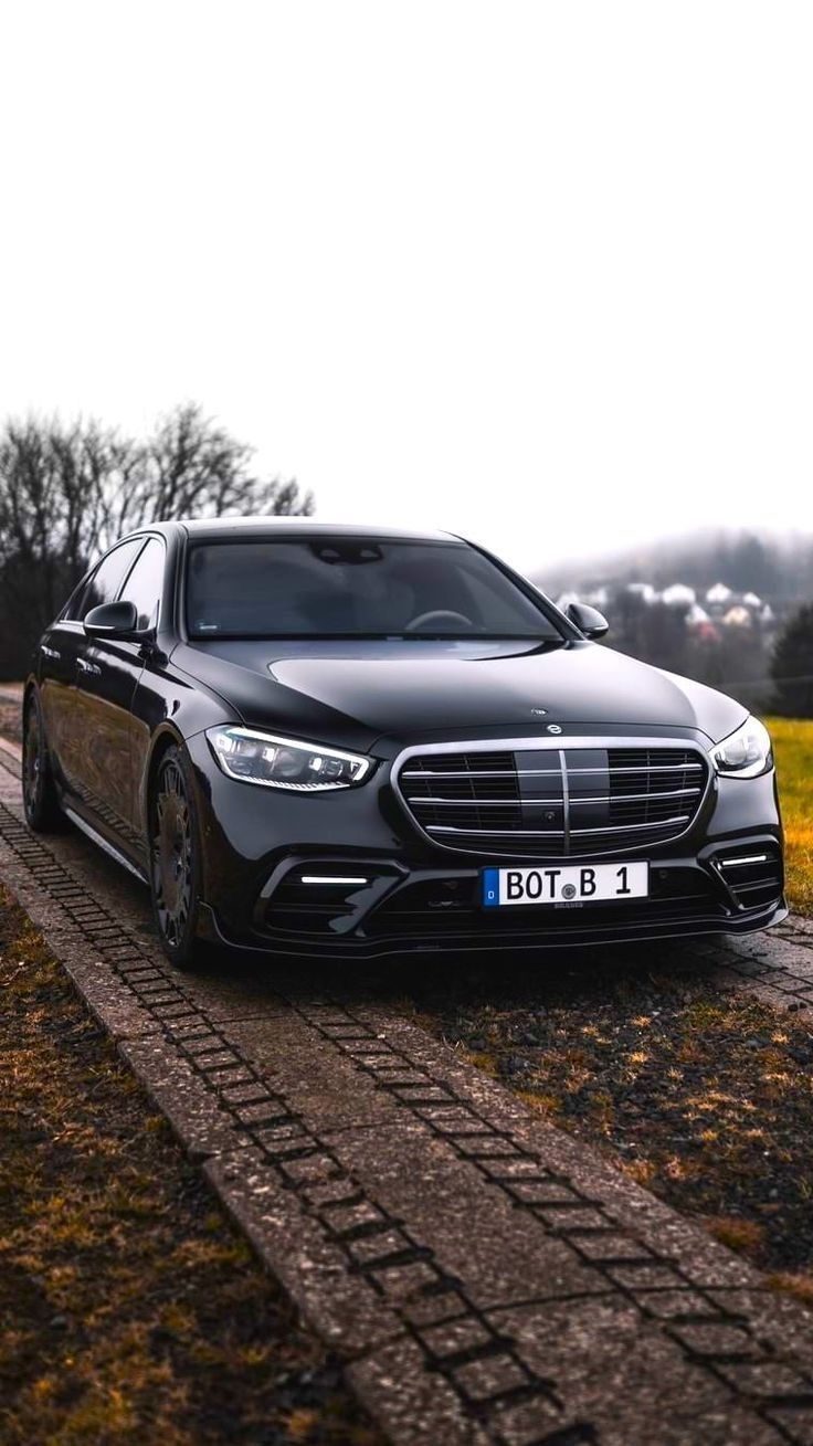 736x1309 Luxiry S Class 2023