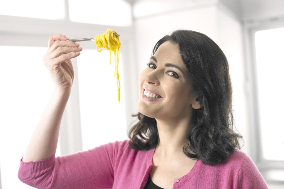 1200x800 Nigella Lawson 33.52.52