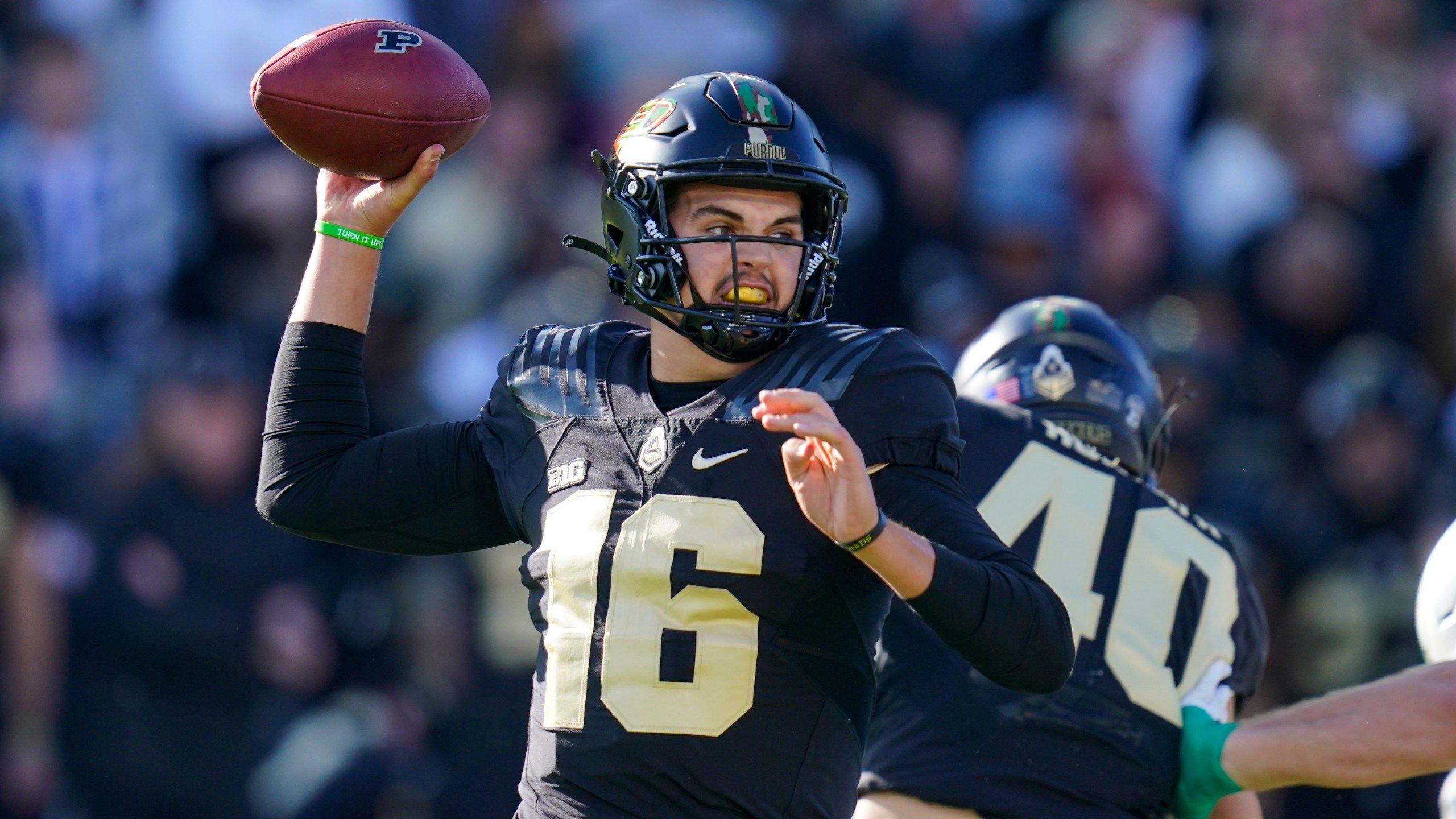 2560x1440 O'Connell, Bell Help Purdue Take Down No. 5 Spartans 40 29