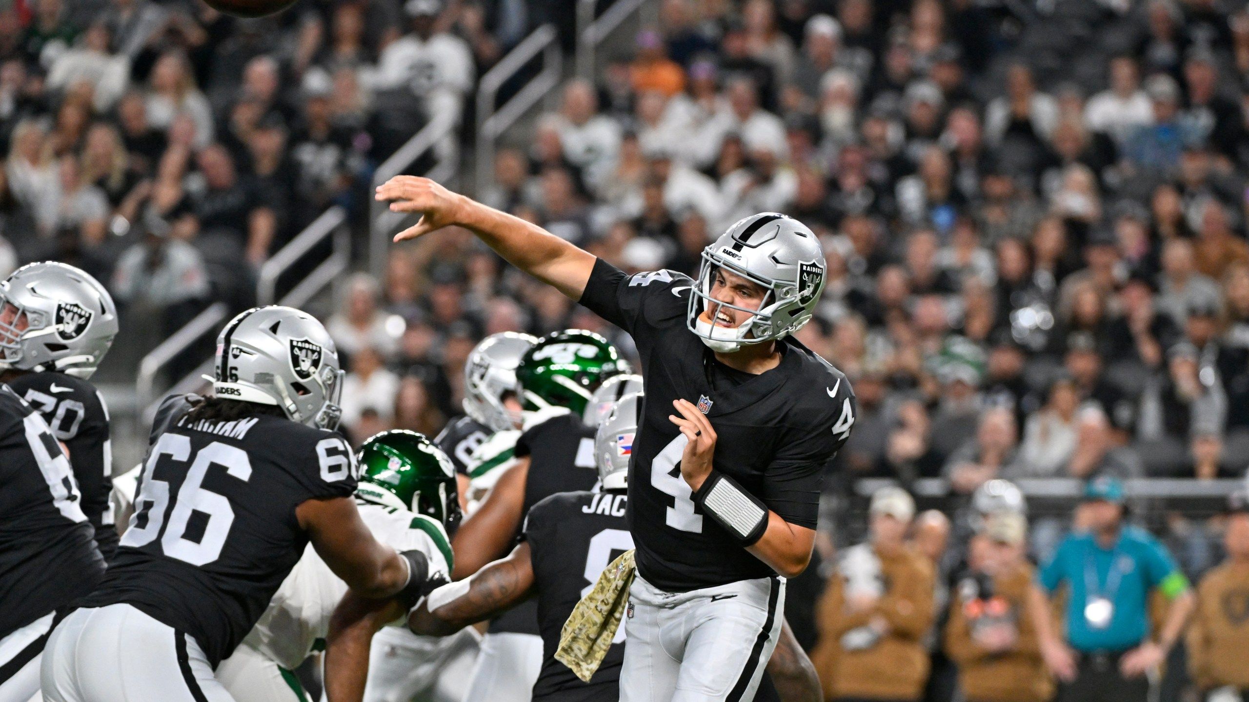 2560x1440 Jacobs Rushes For 116 Yards As Raiders Improve To 2 0 Under Pierce, Beat Jets 16 12