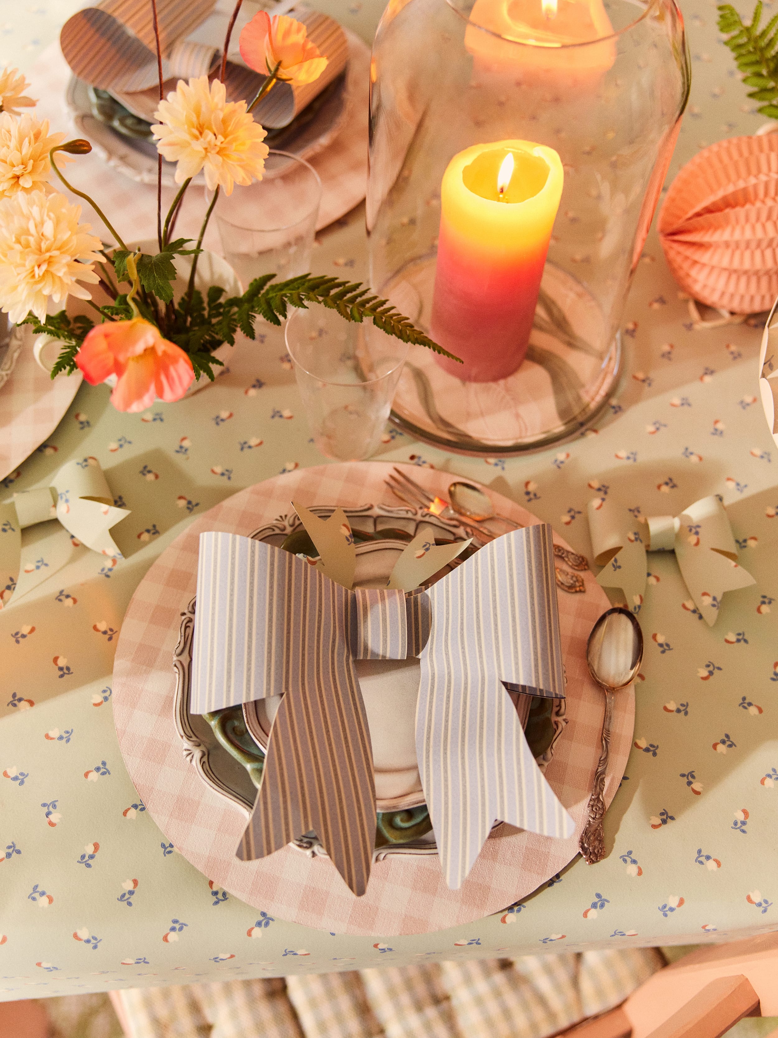2500x3333 Set the table with wallpaper for summer's celebrations