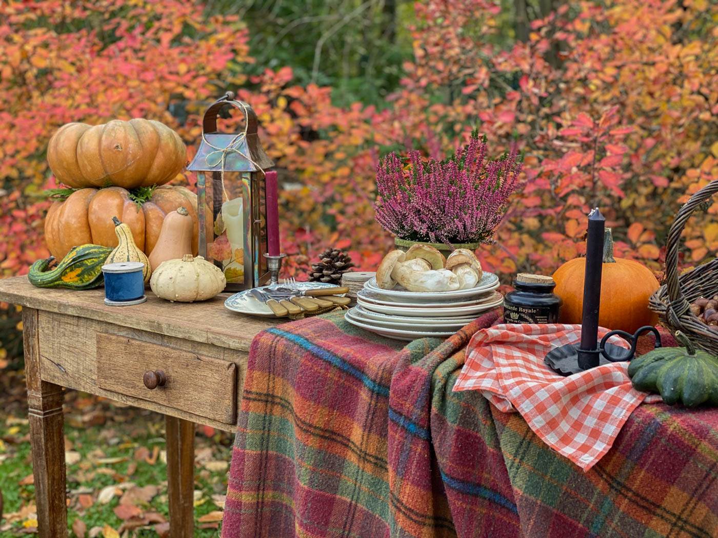 1400x1050 How to style an autumn farm table?