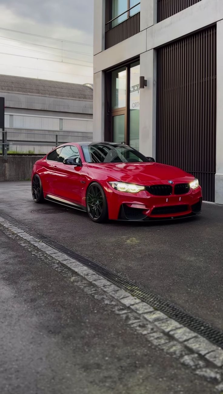 736x1303 BMW M4 Red wallpaper