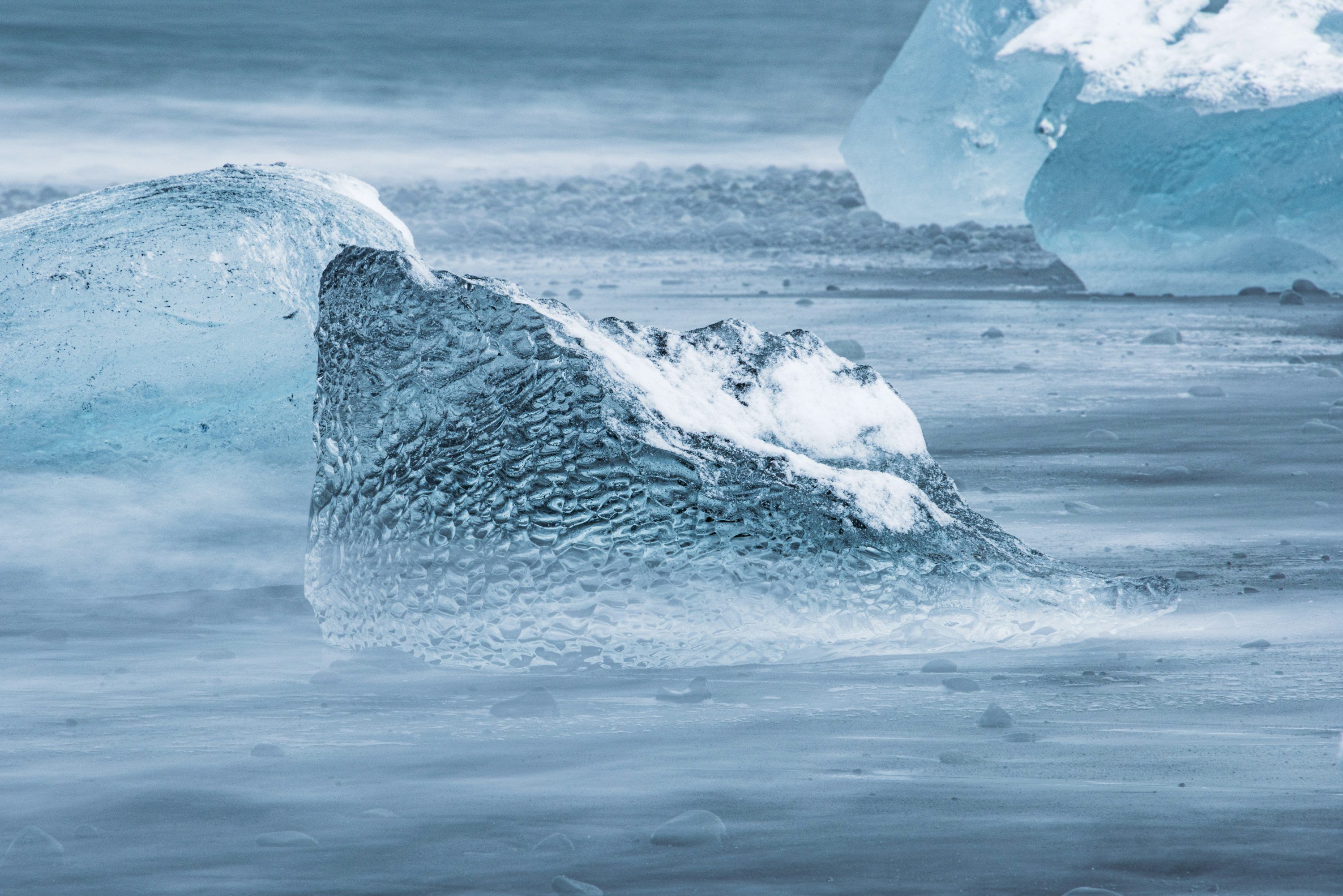 3000x2001 Blue ice chunks on a cold, icy beach