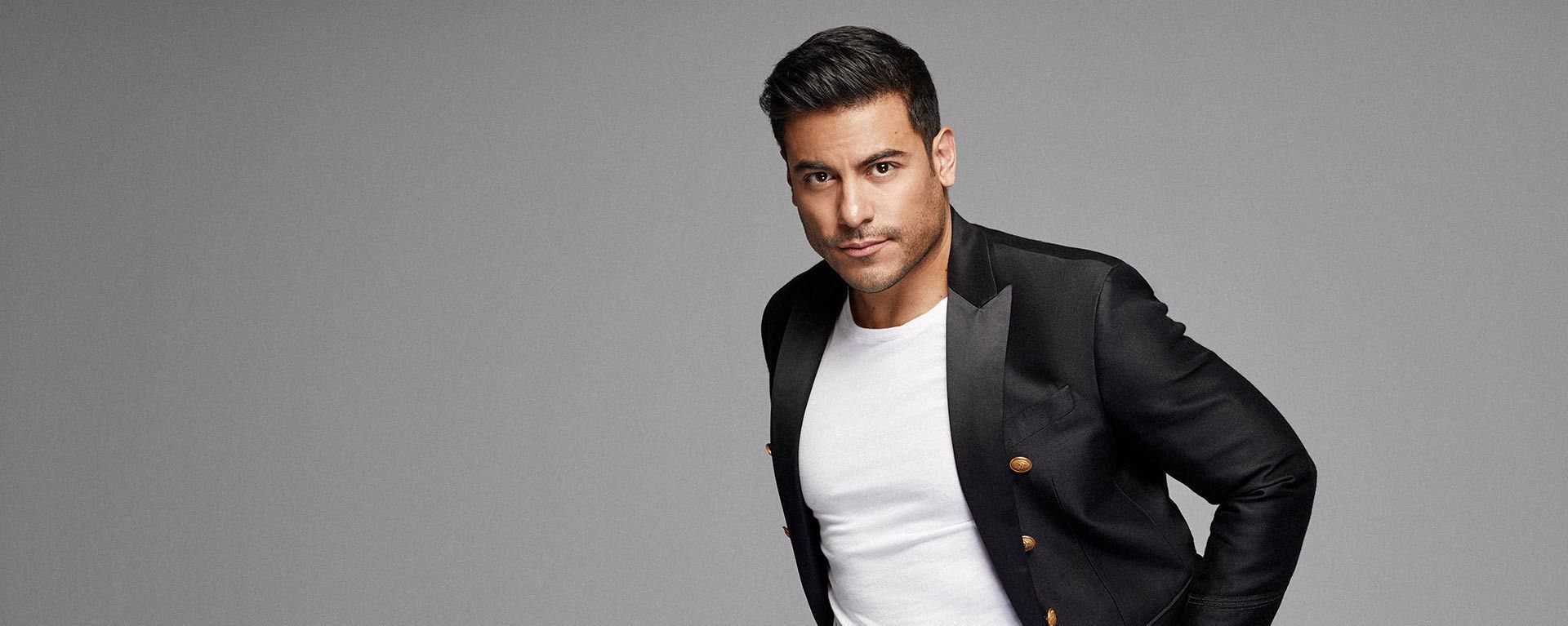 1920x767 Carlos Rivera está de fiesta: El mexicano celebra 36 vueltas al sol. Radio Disney Latinoamérica