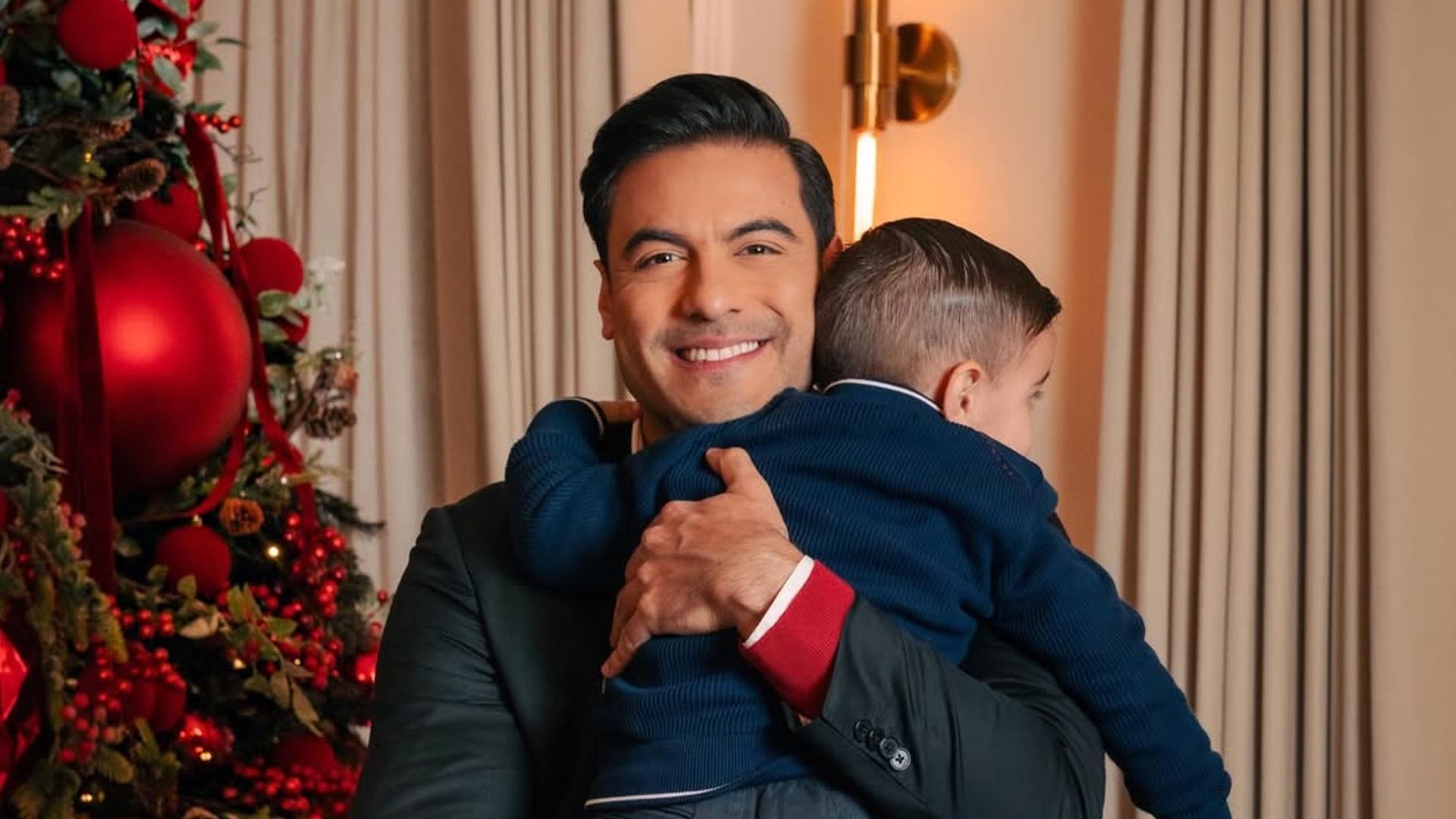 1920x1080 Carlos Rivera muestra en un nuevo posado, lo grande que está su hijo Leoncito. ¡HOLA!