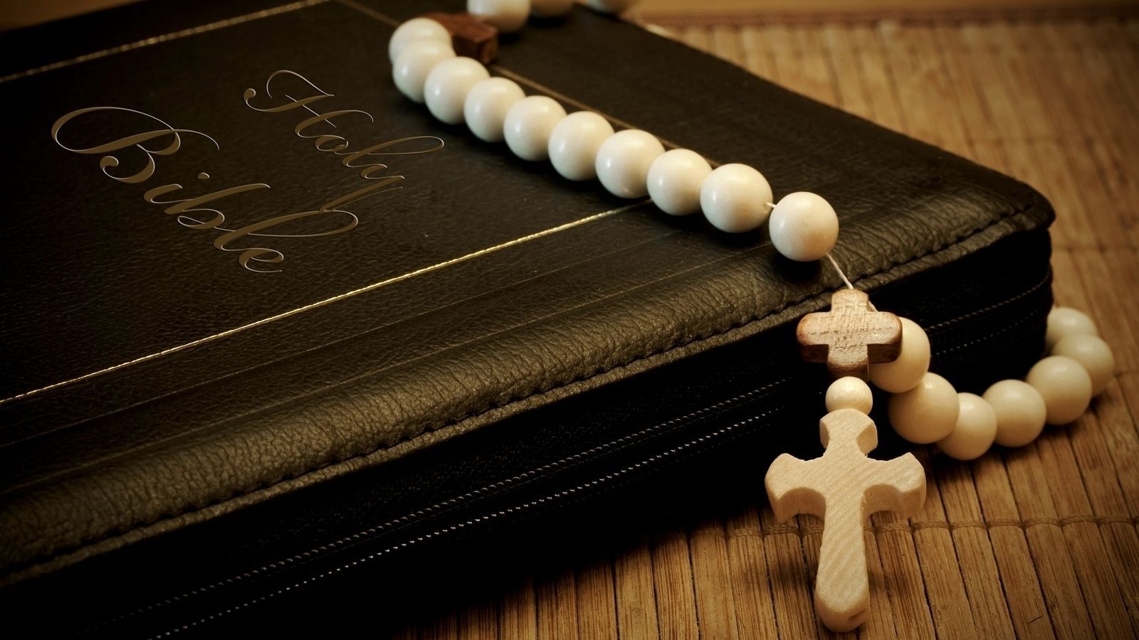 1600x900 Bible And Rosary Wallpaper