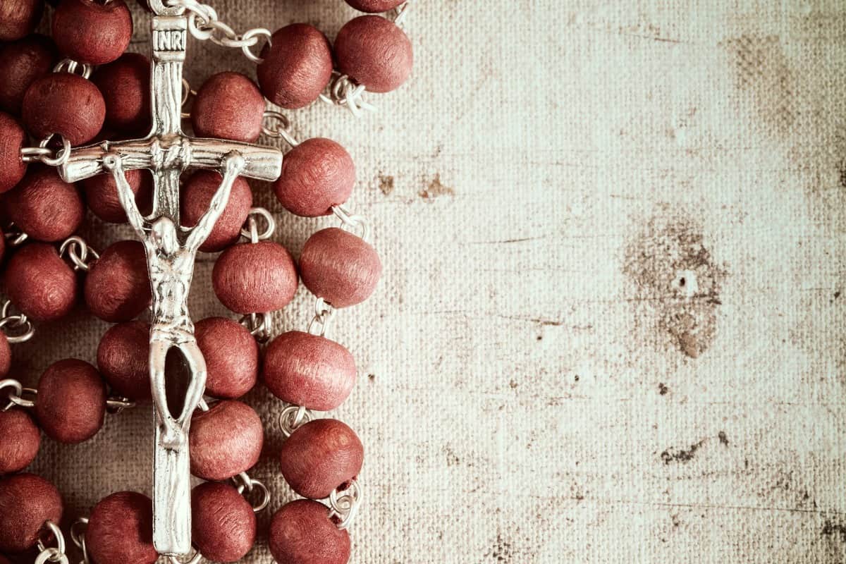 1200x800 The Holy Rosary