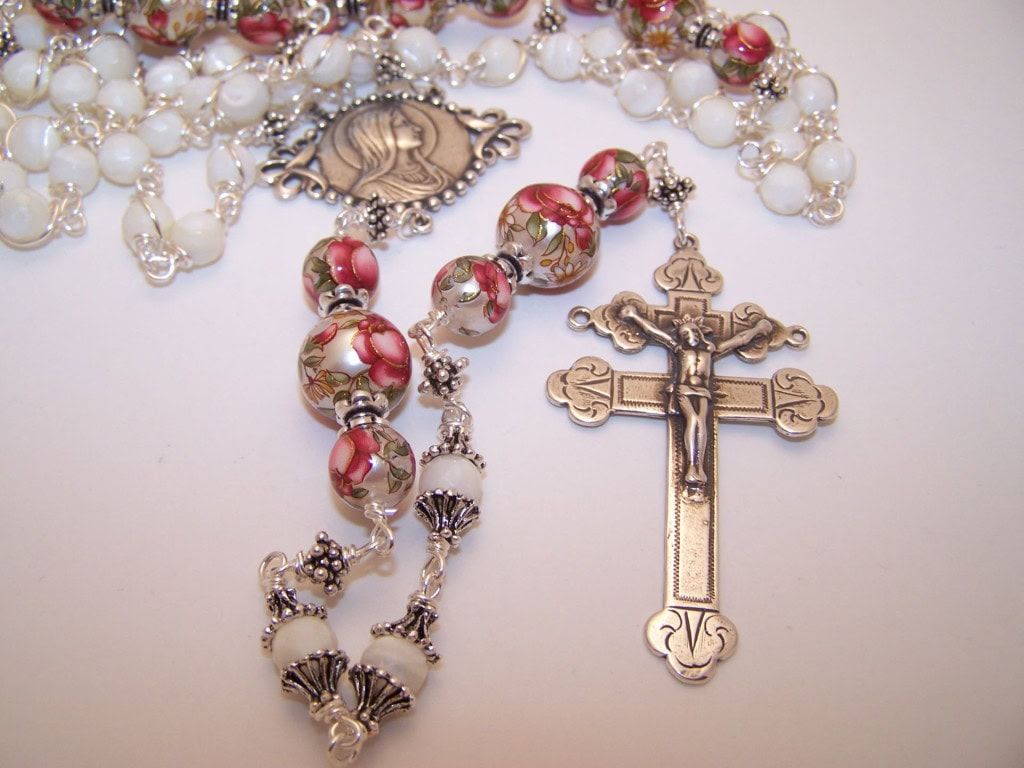 1024x768 Rosary Wallpaper
