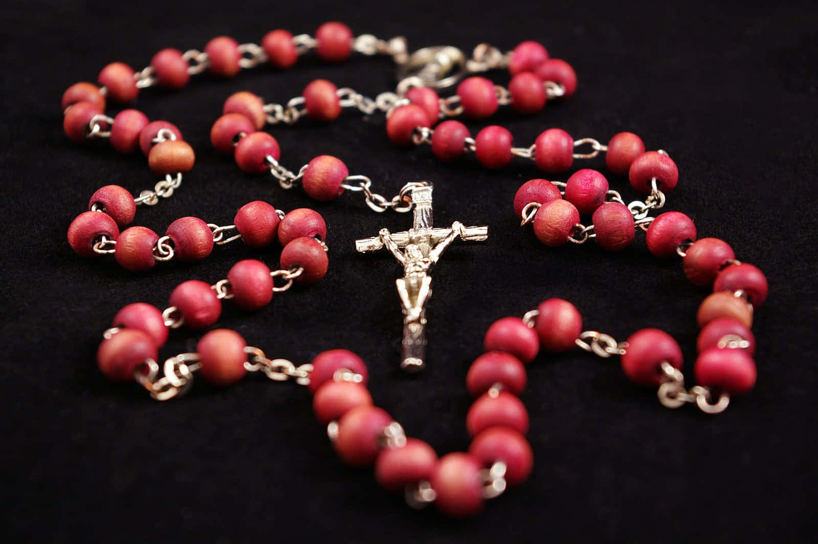 1599x1063 Download Red Rosary Necklace Picture