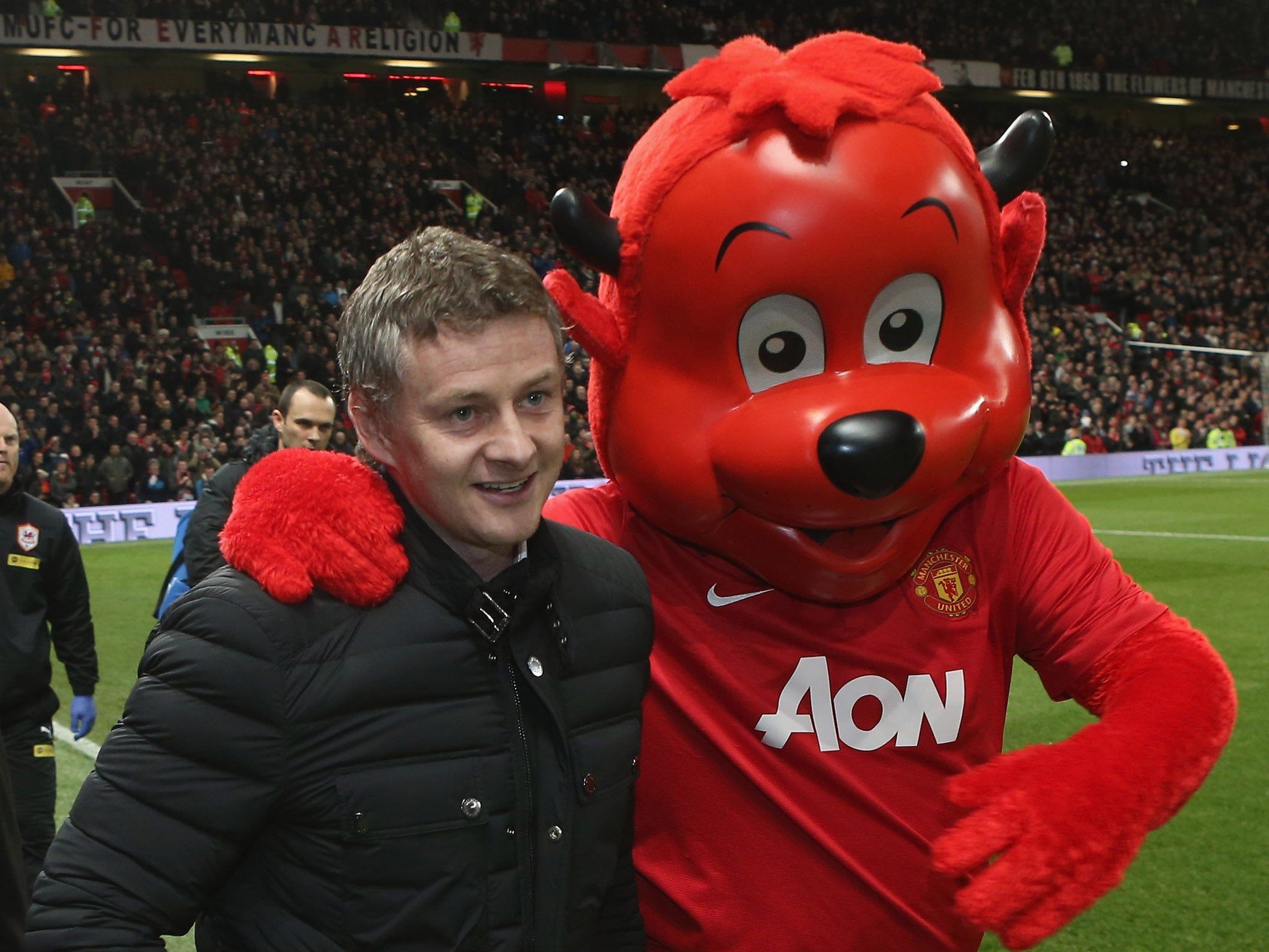 2048x1536 Manchester United v Cardiff City: Ole Gunnar Solskjaer given raucous welcome on return to Old Trafford