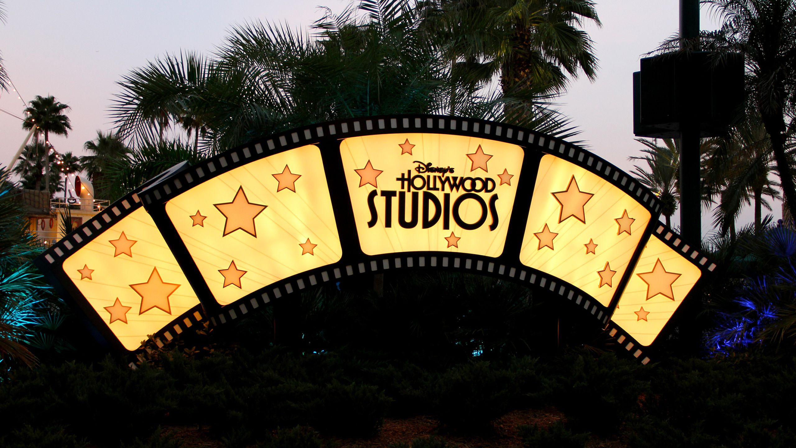 2560x1440 Universal Studios Hollywood Wallpaper