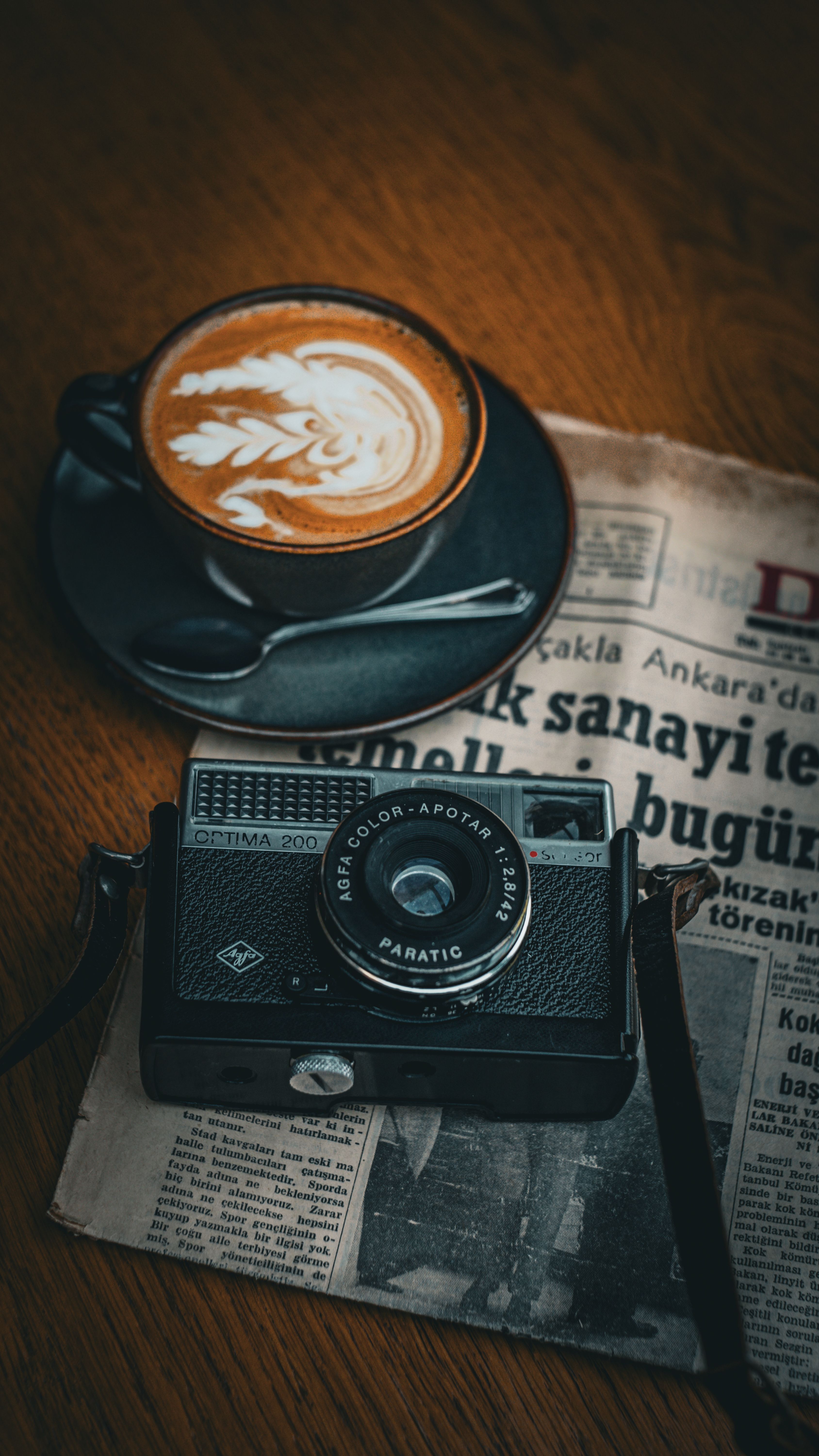 3376x6000 Vintage Camera with Latte Art and Newspaper Scene · Free