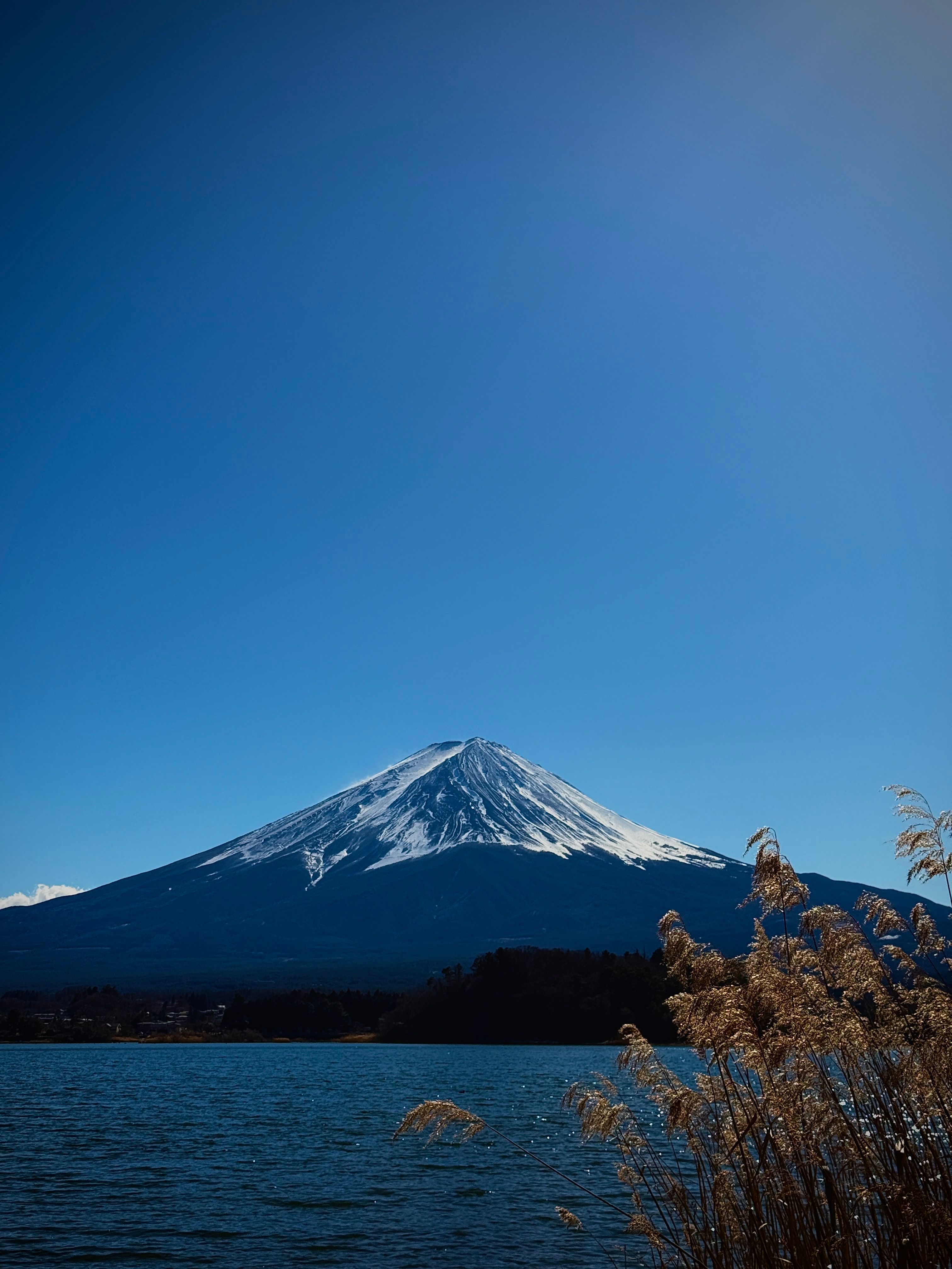 3024x4032 Stunning View of Mount Fuji from Lake Kawaguchiko · Free