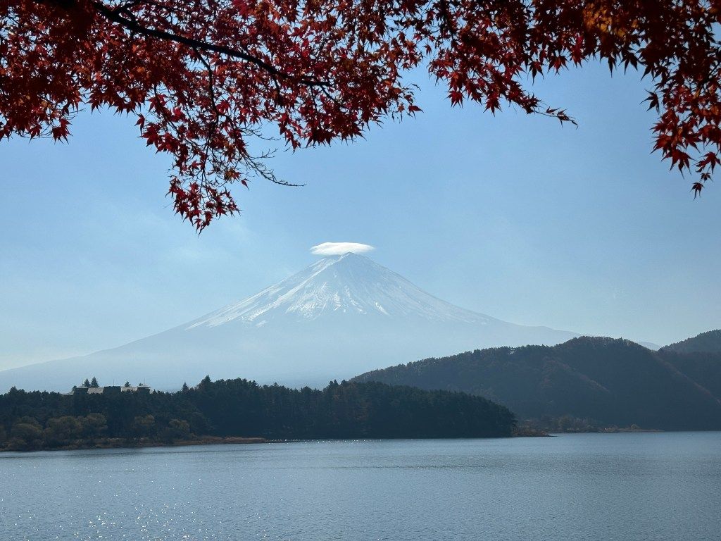 1024x768 The Iconic Autumn Shot of Mount Fuji at Kawaguchiko