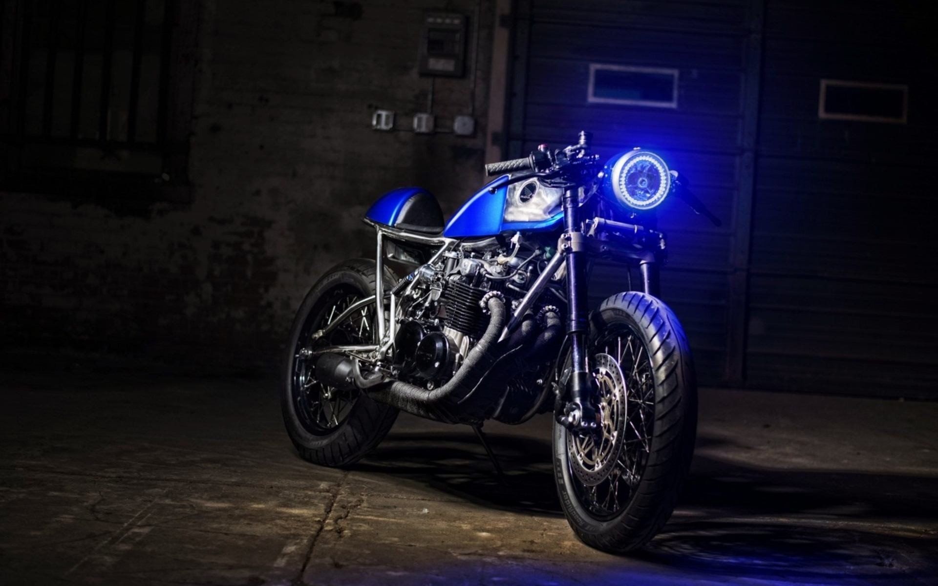 1920x1200 Heavy bike, Blue, LED headlight, Digital lighting, Photography Wallpaper HD / Desktop and Mobile Background
