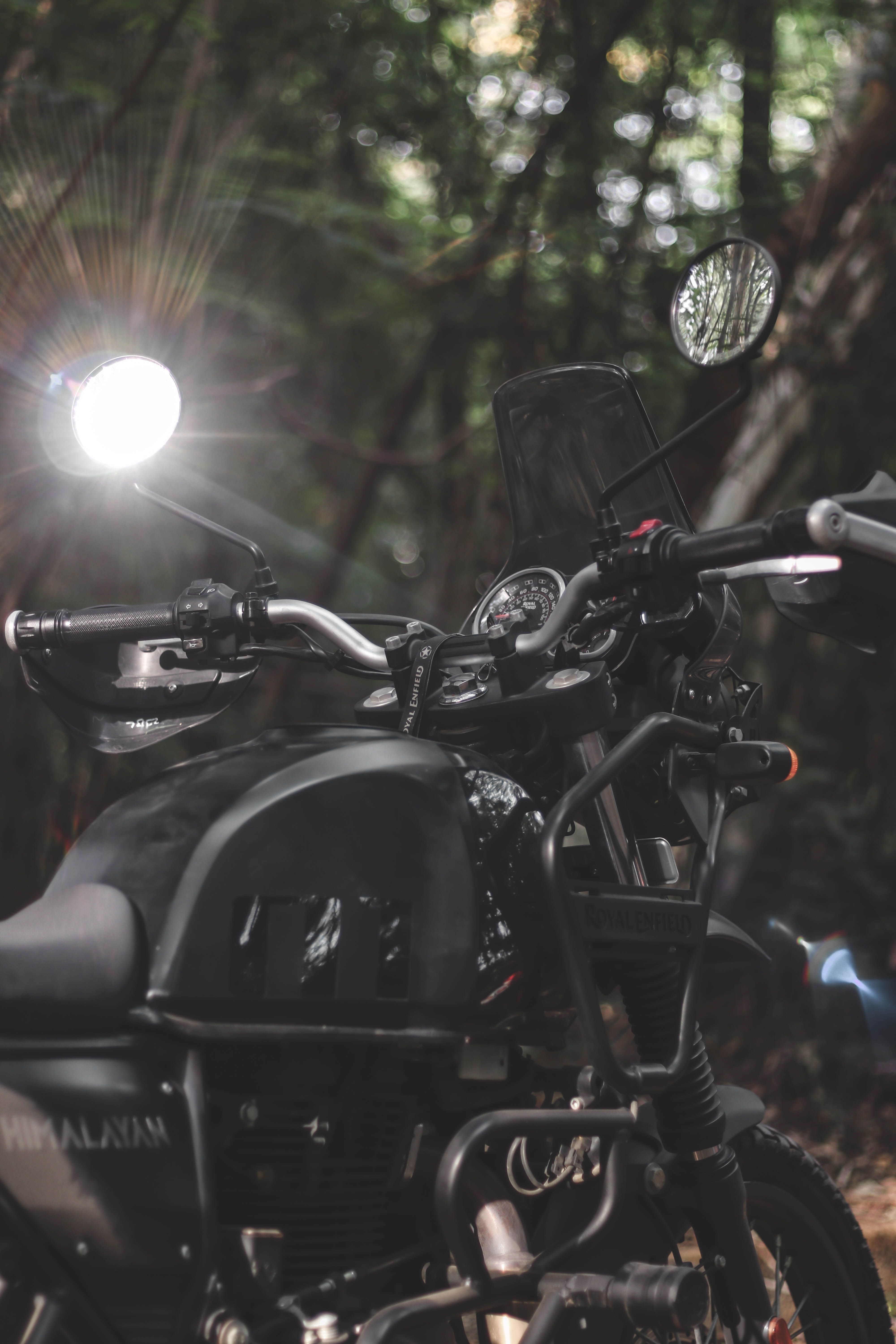 4000x6000 A Black Motorcycle · Free