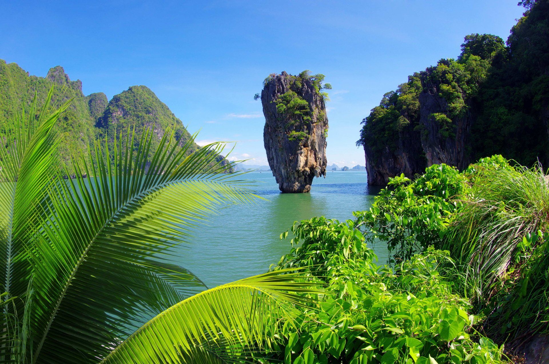 1920x1272 Stunning Tapu Island Lagoon in 4K Ultra HD Paradise of Thailandx2649
