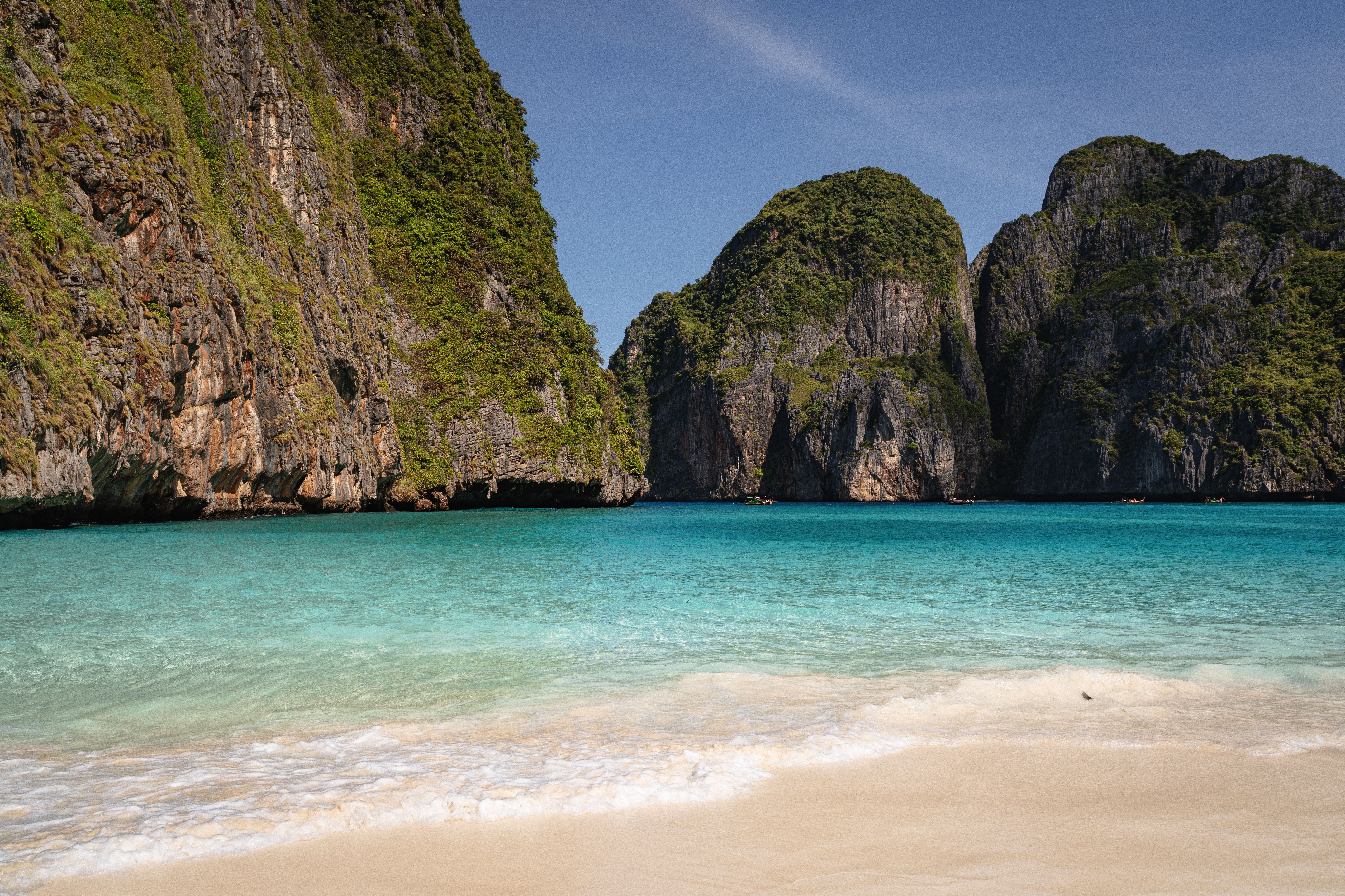 7008x4672 Stunning Beach View of Maya Bay in Krabi, Thailand · Free