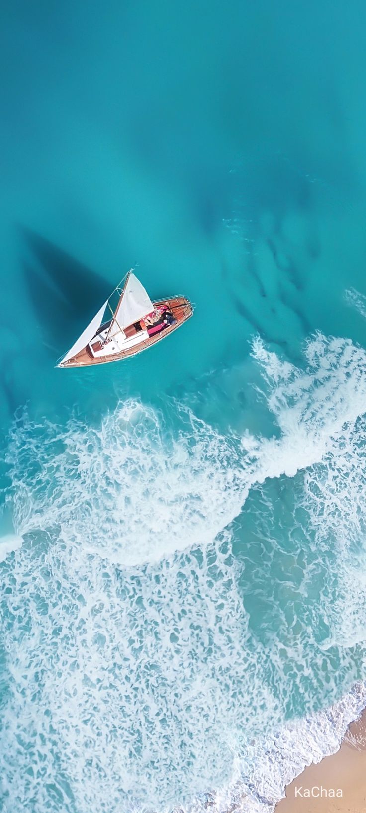 736x1635 Boat in sea wallpaper ⛵