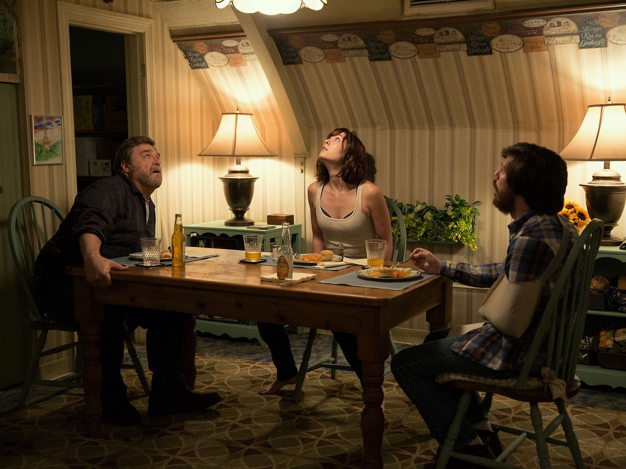 2048x1536 Cloverfield Lane, film review: A superior, claustrophobic doomsday tale
