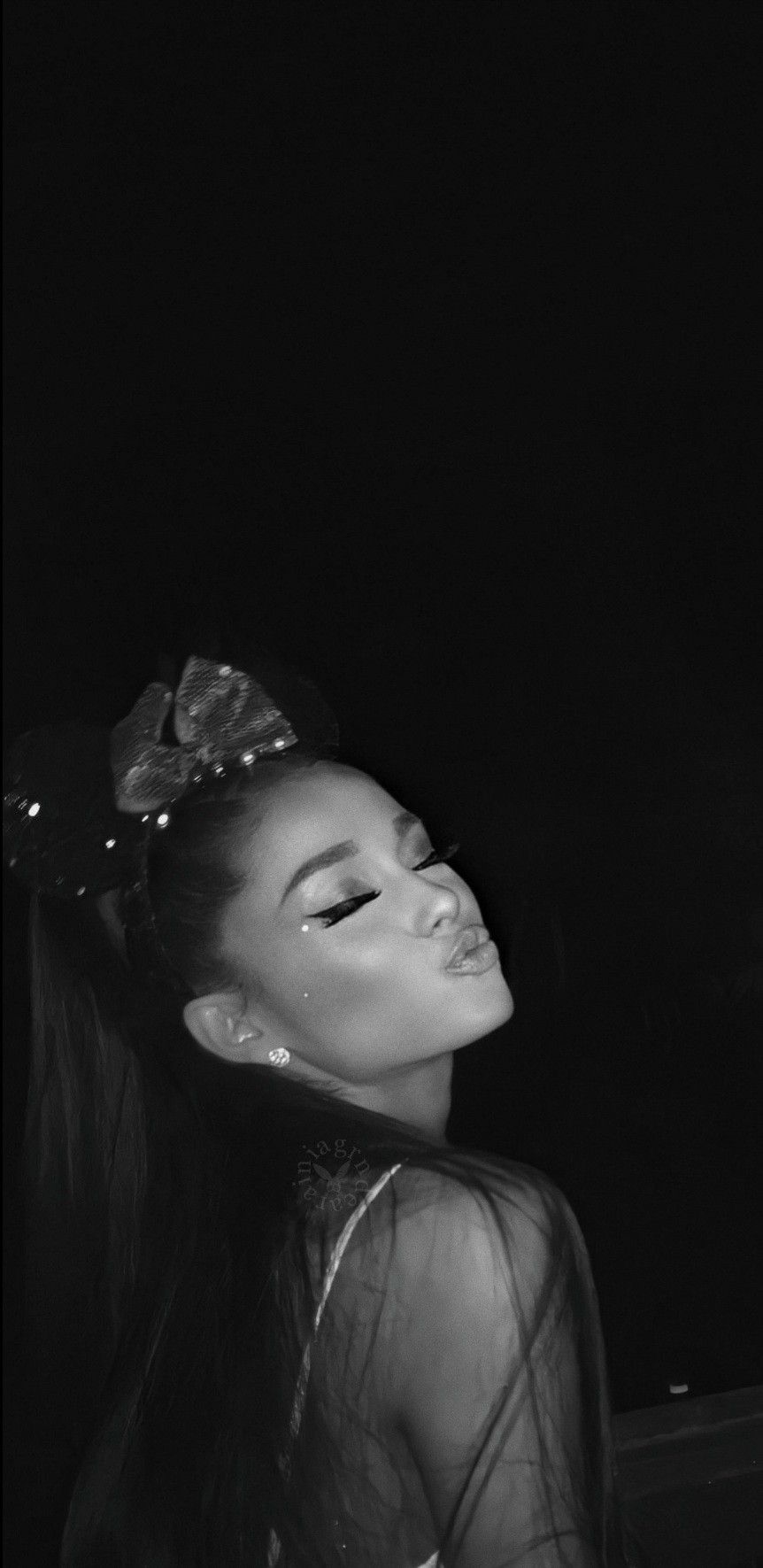 862x1771 Ariana Grande Black Wallpaper