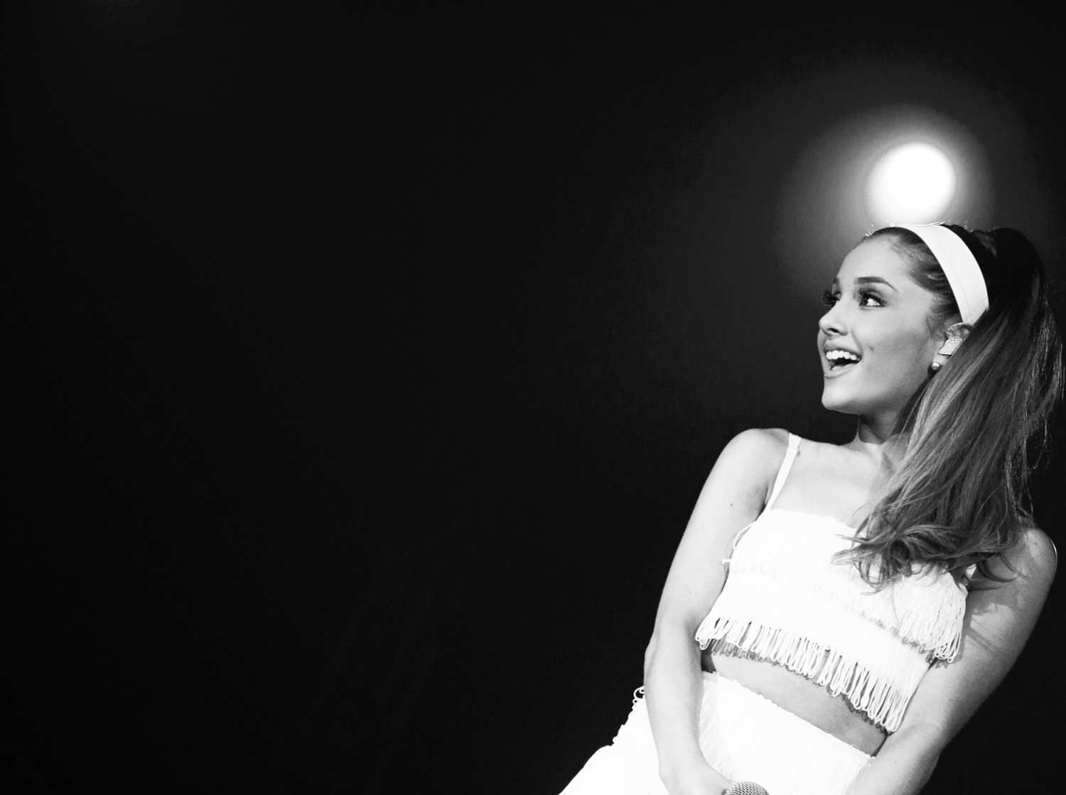 1500x1120 Ariana Grande White Computer Wallpaper