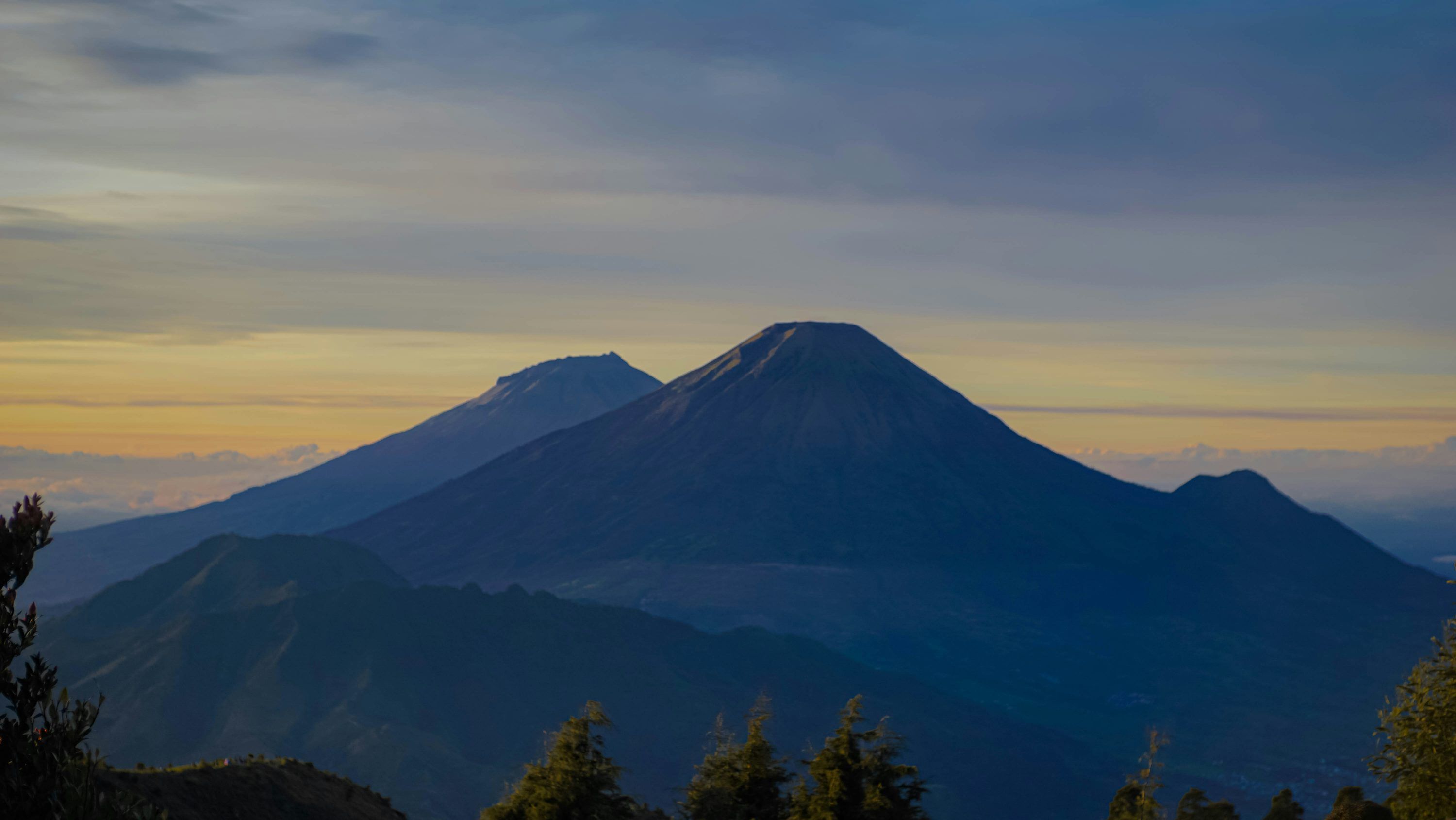 3000x1688 A mountain with a pink and blue sky in the background