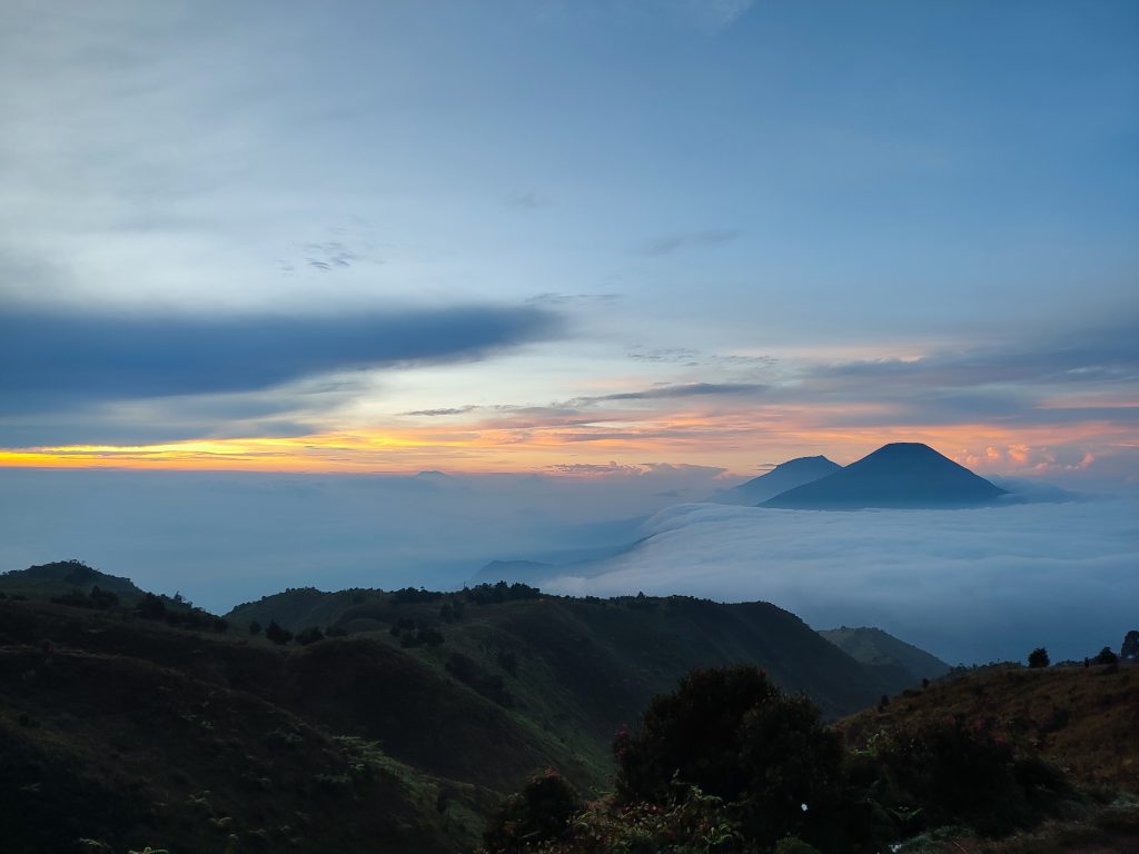 1024x768 Prau Volcano Indonesia 2026