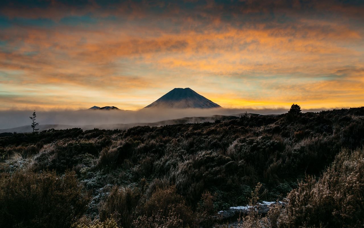 1280x800 Mount Ngauruhoe at dawn. MacBook Pro Wallpaper Download