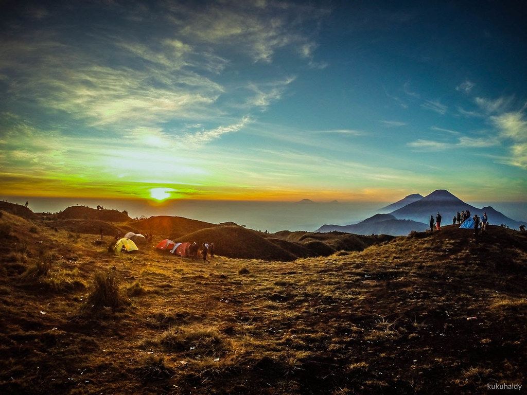 1024x768 Golden Sunrise at Mt.Praumdpl high, it was so cold he