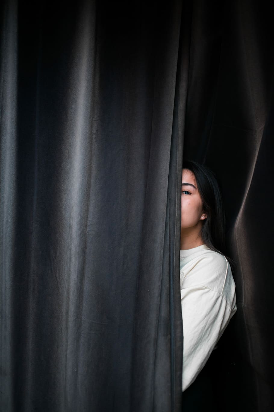 910x1365 Behind the curtain 1080P, 2K, 4K, 5K HD wallpaper free download