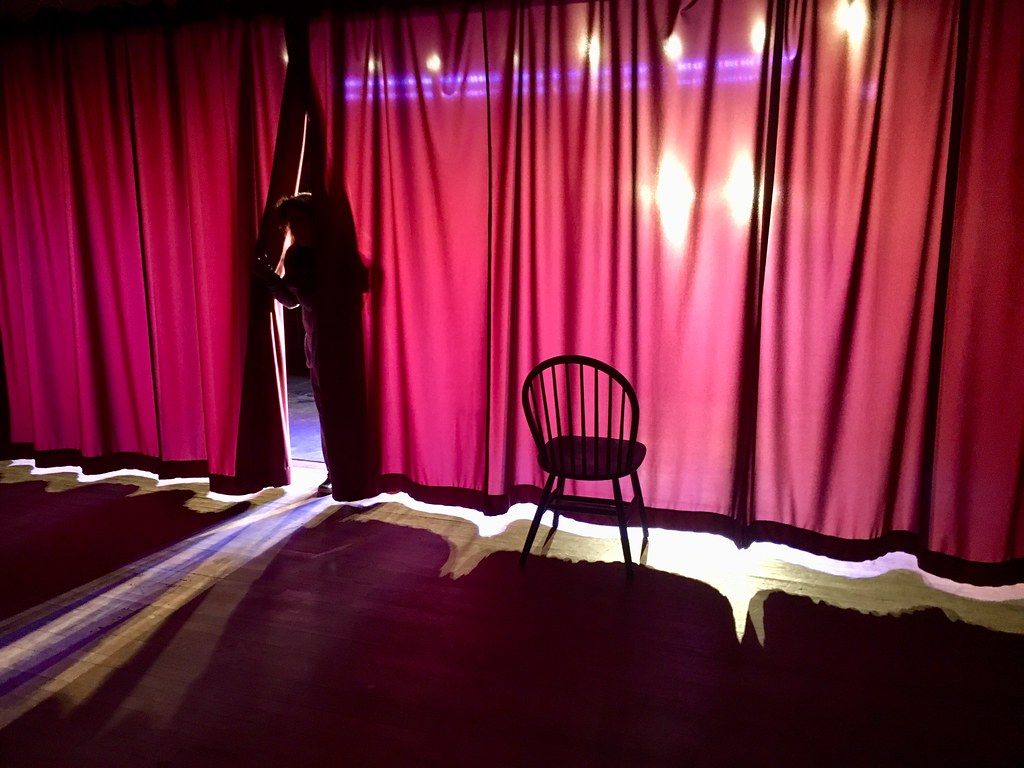 1024x768 Random Photo! the Curtain!
