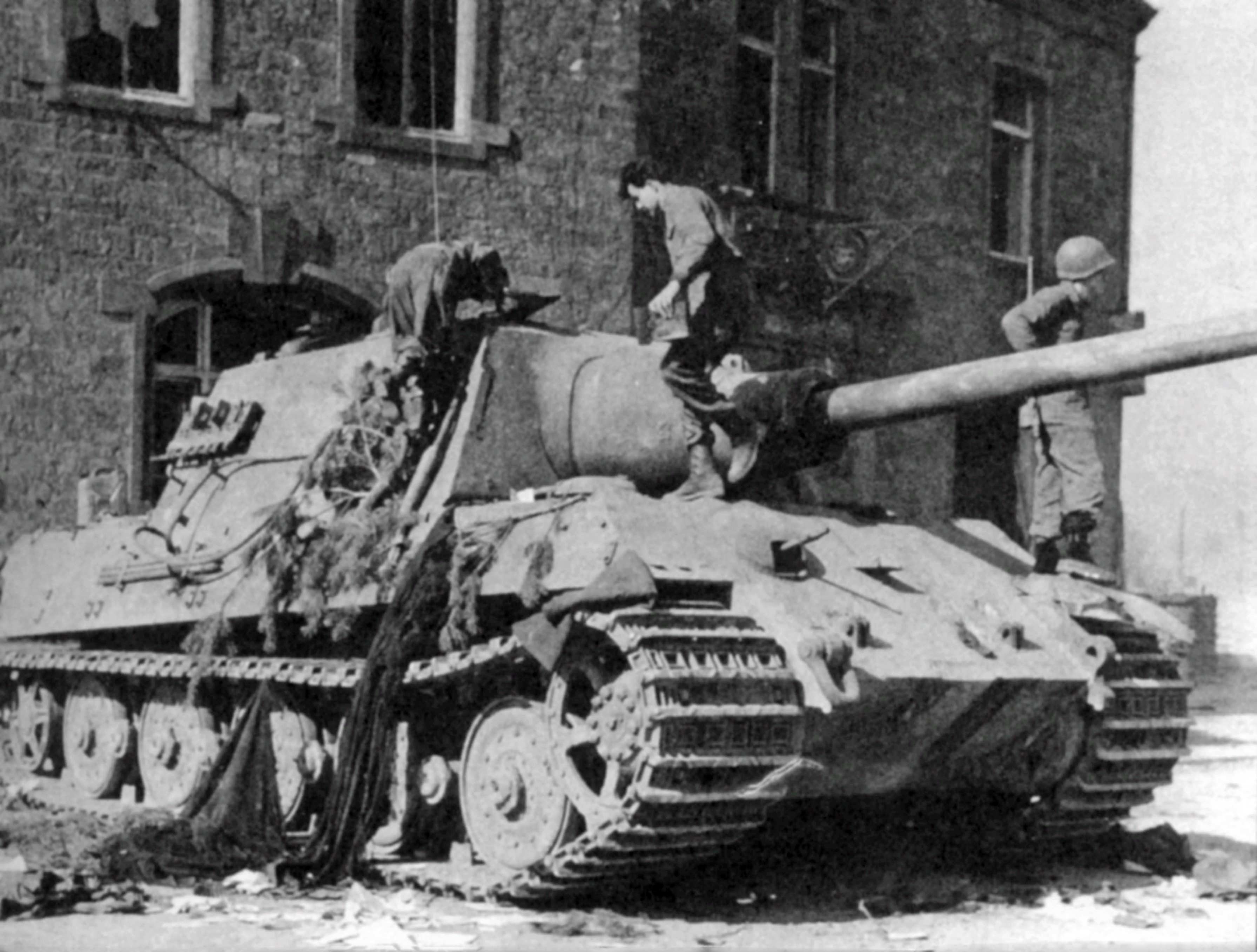 3584x2715 Jagdtiger no. 331