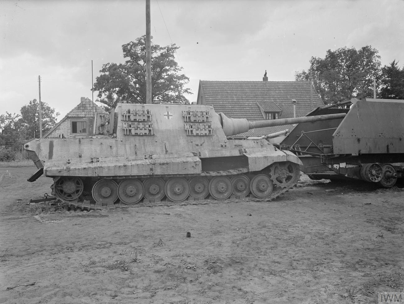 1300x978 Haustenbeck's Heritage: Jagdtiger 305 004's Journey