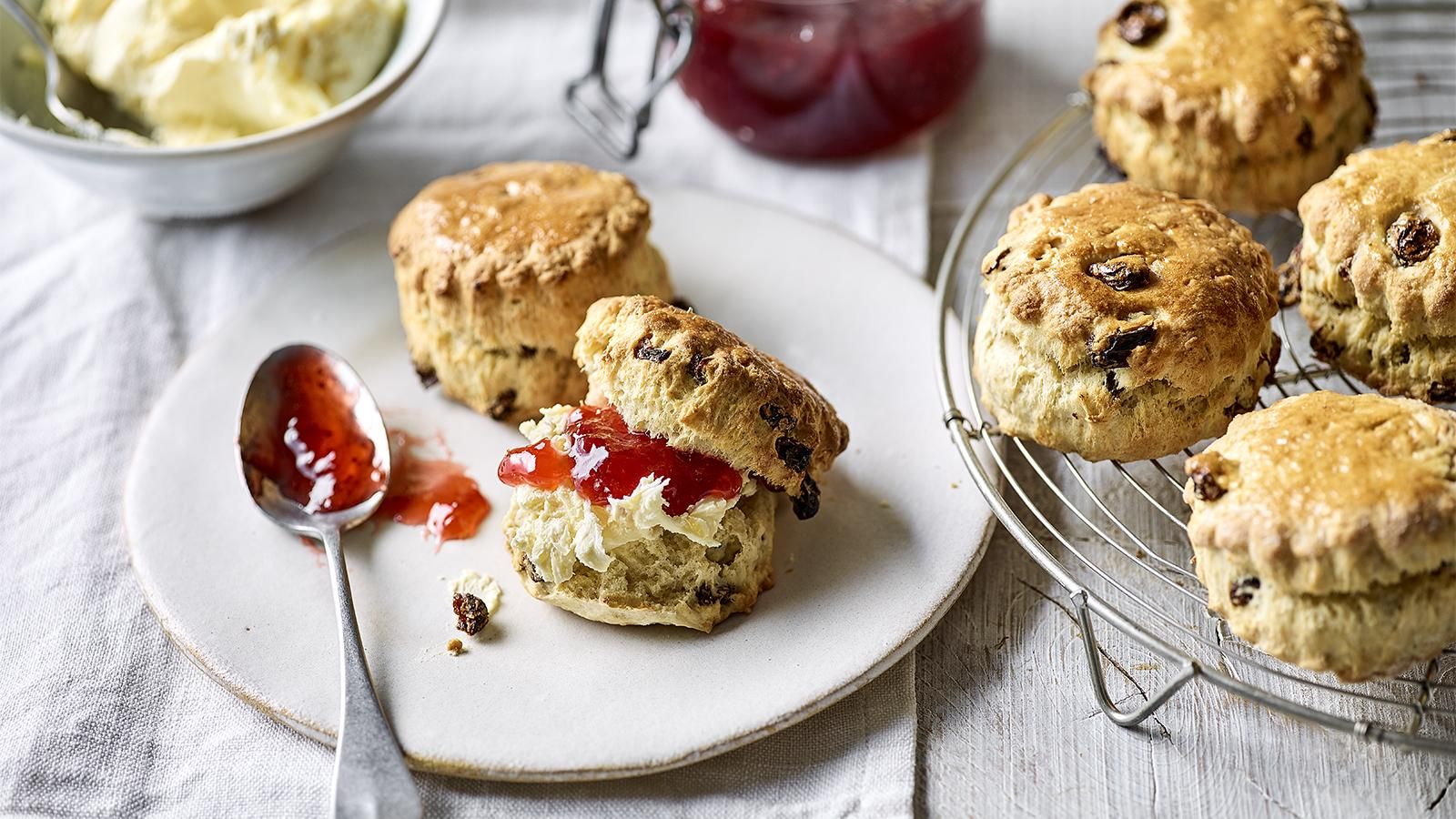 1600x900 Easy fruit scones