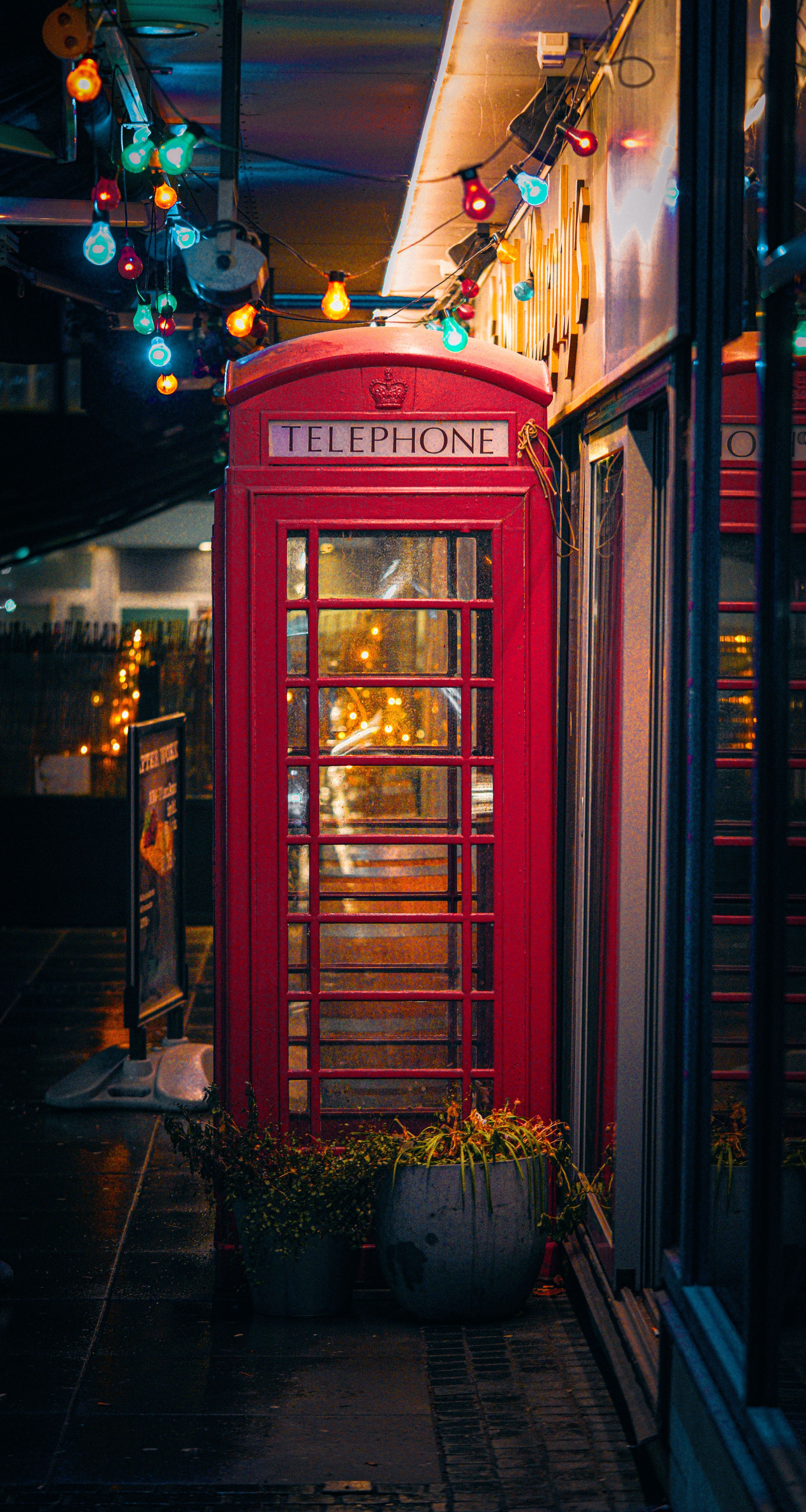 3989x7481 Iconic Red London Telephone Booth at Night · Free