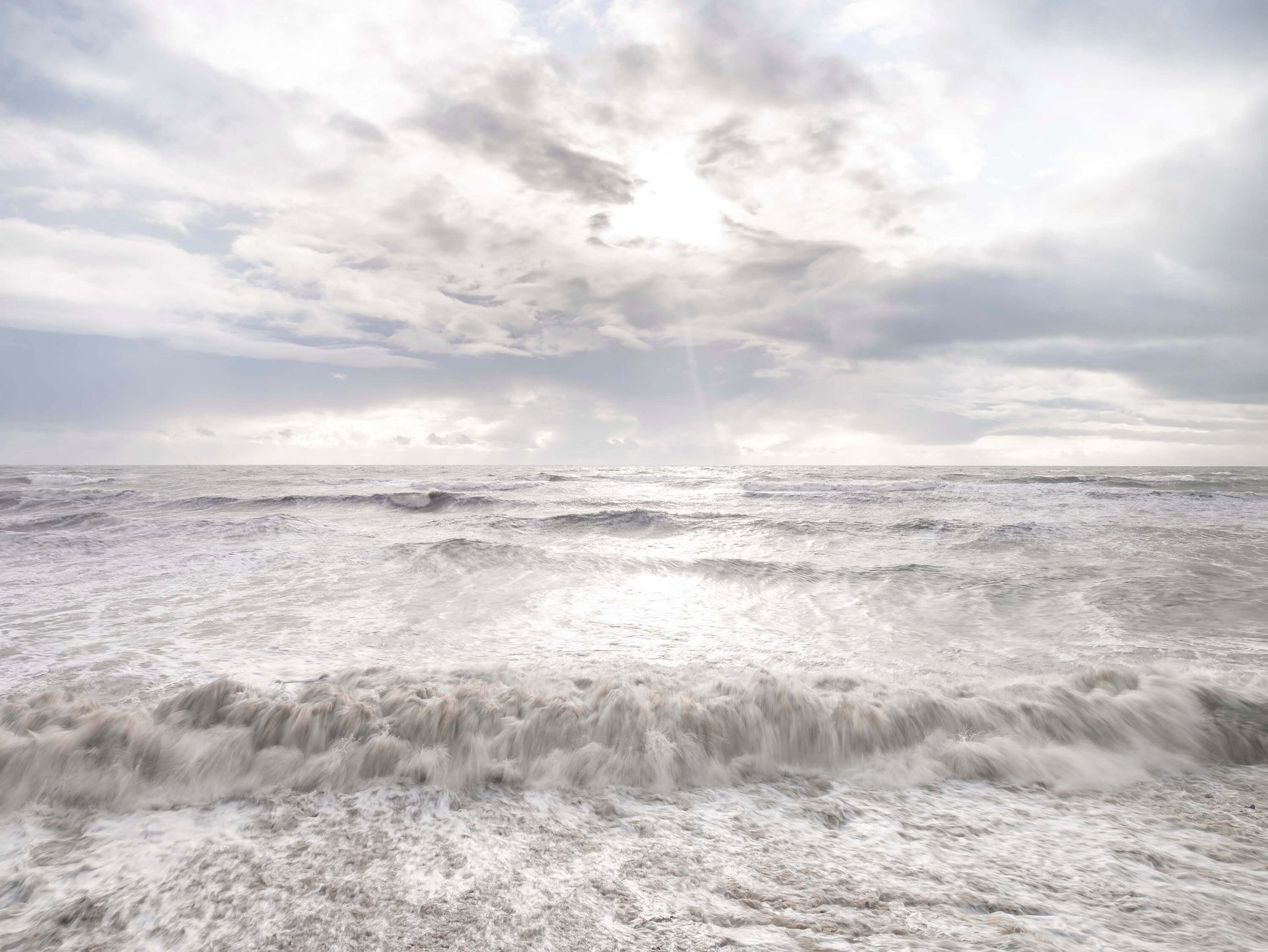 1920x1441 Rough sea