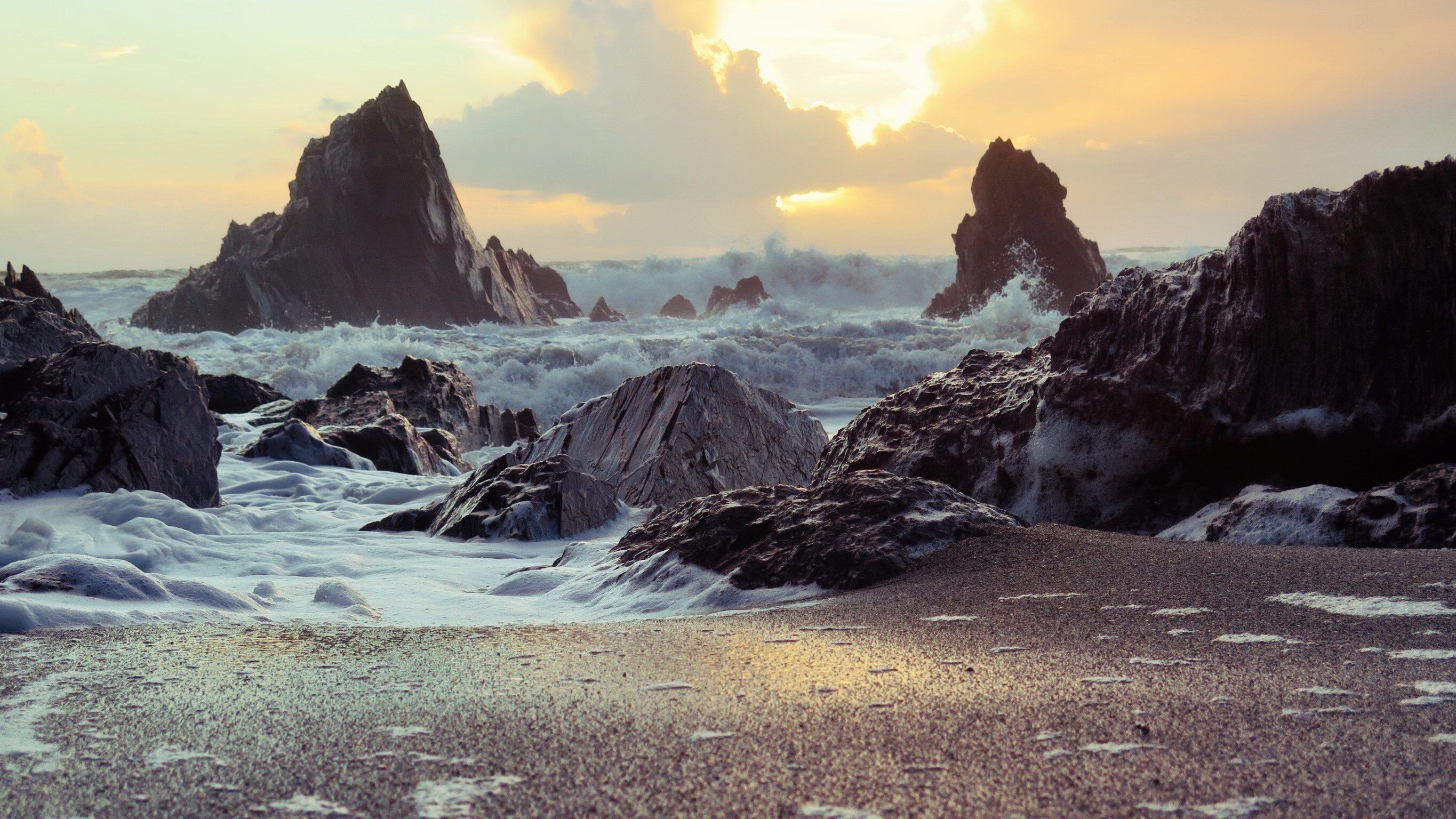2730x1536 Rough ocean iPhone Wallpaper