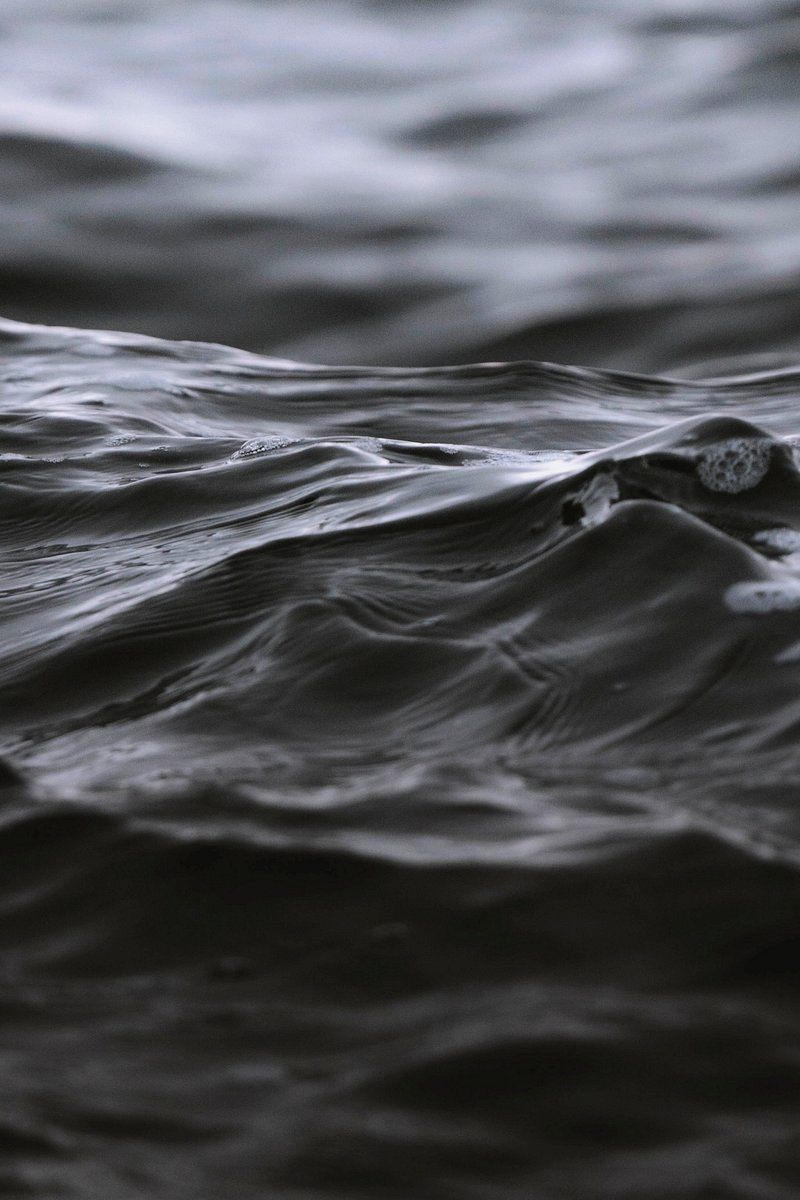 800x1200 Rough Seas Image Wallpaper
