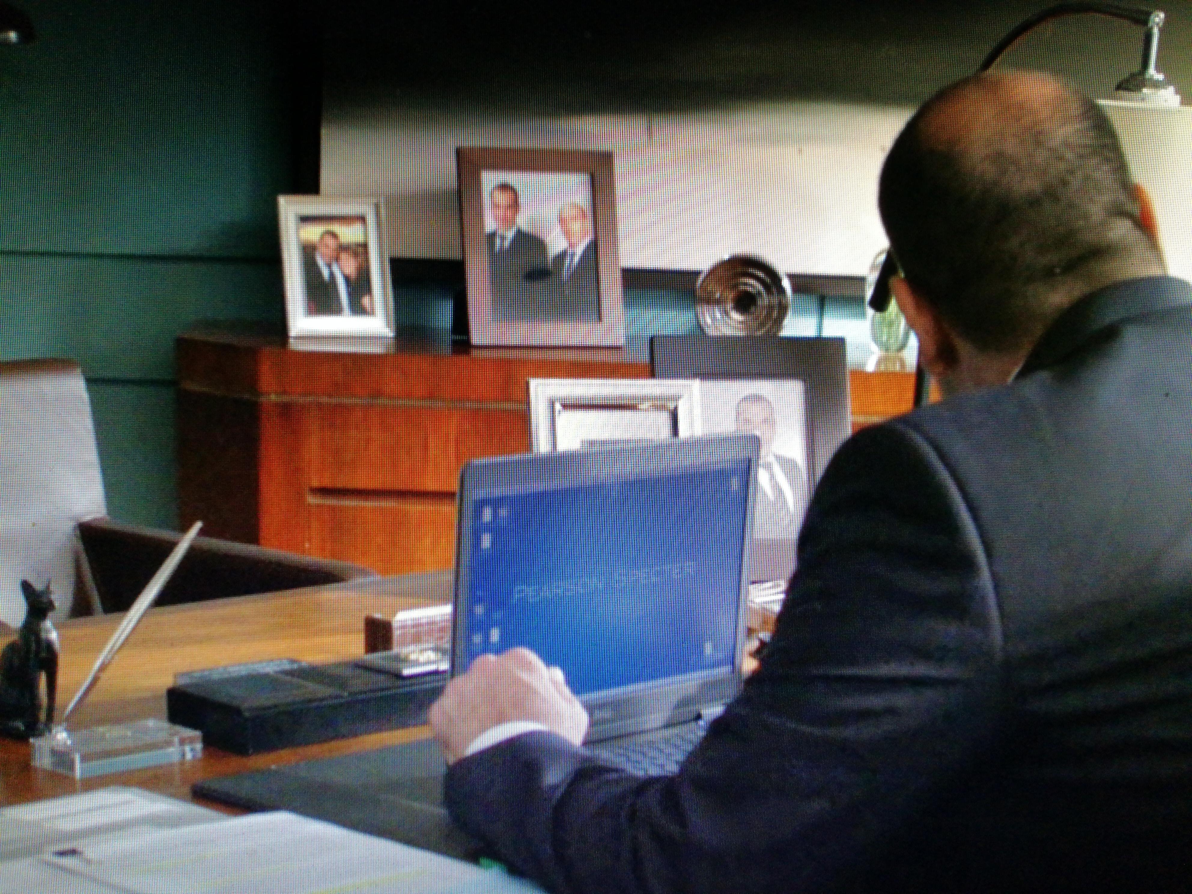 3968x2976 S6 E11 Louis Litt does not have the Litt in Pearson Specter Litt on his own laptop's wallpaper.like wtf? He'd never do that