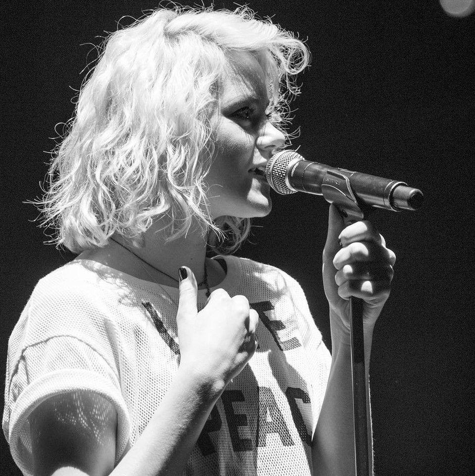 959x960 Taya Smith Wallpaper