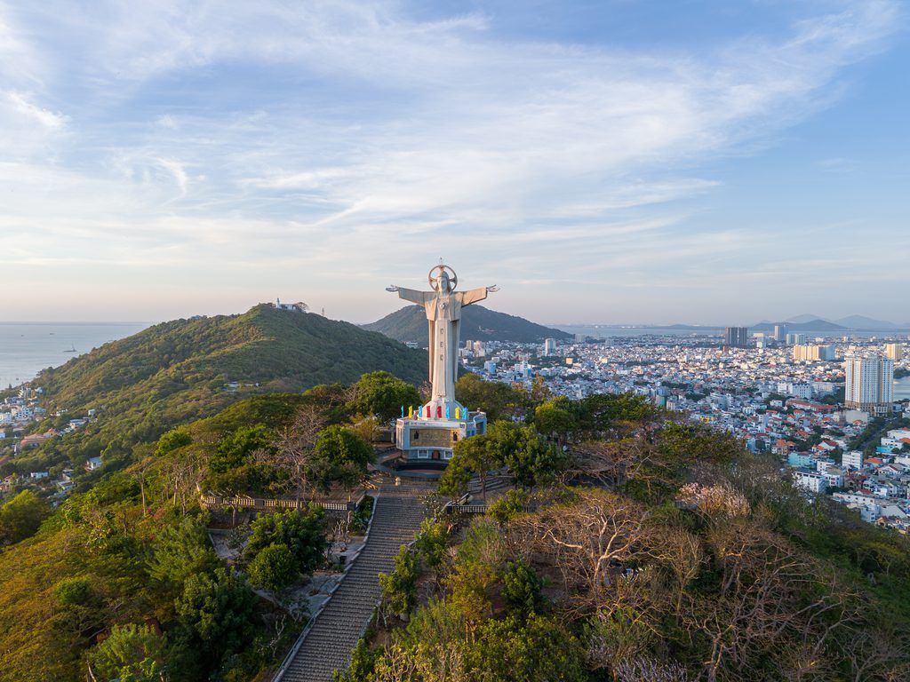 1024x768 A Local's Guide to Vung Tau: Beaches, Food & Where to Stay